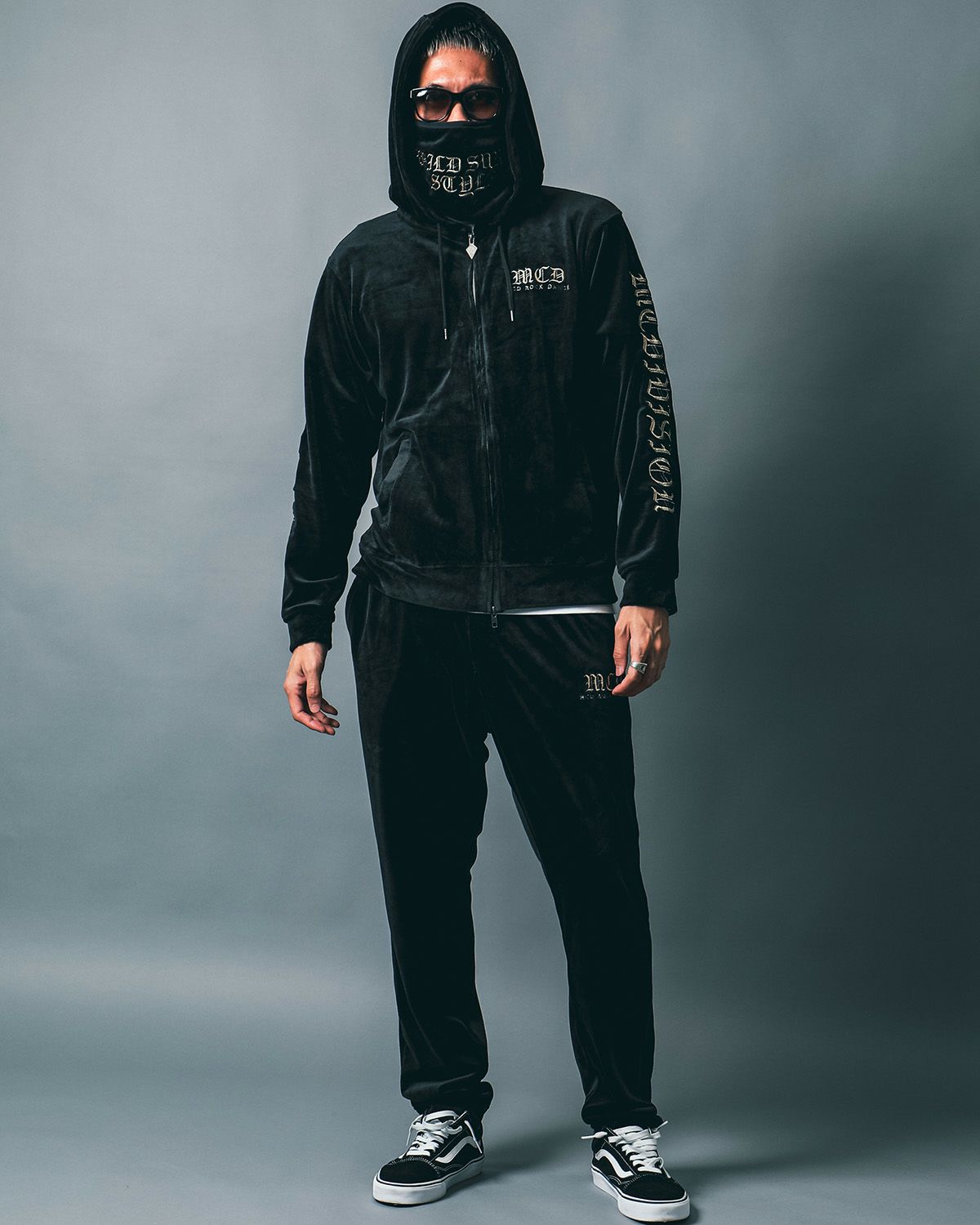 ゴールド:183cm(Lサイズ着用)