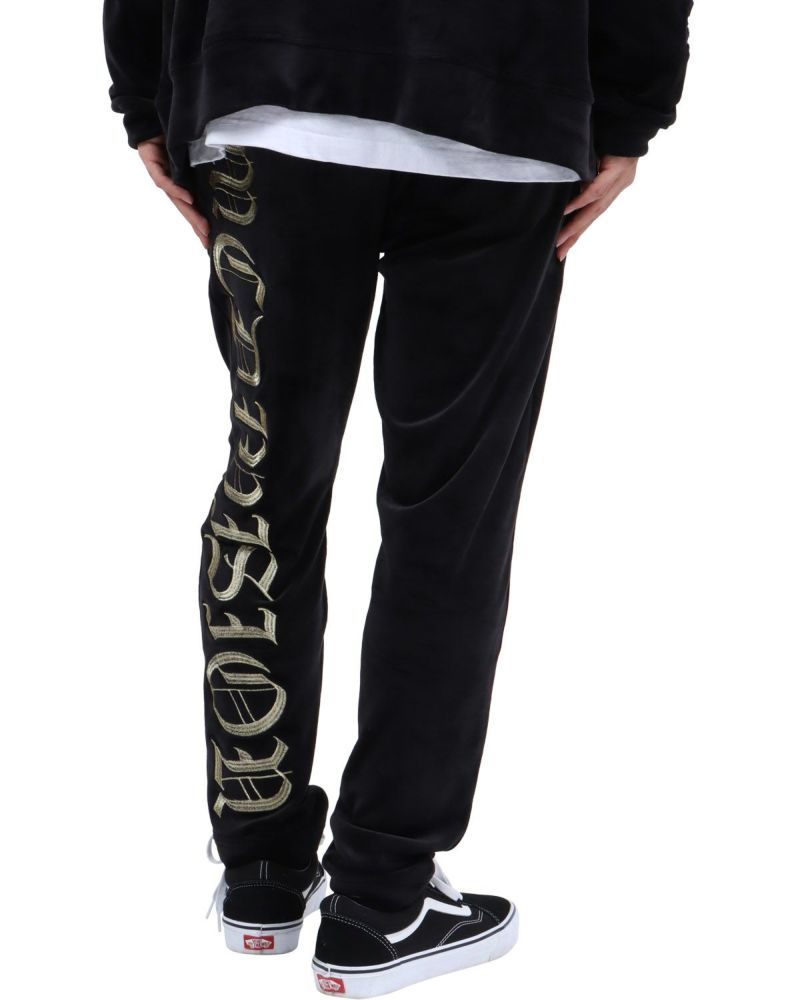 ゴールド：173cm63kg(Mサイズ着用)