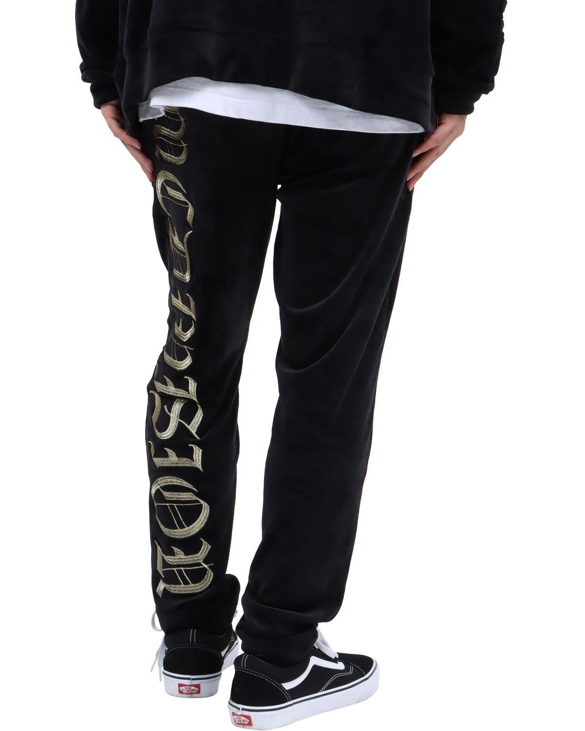 ゴールド：173cm63kg(Mサイズ着用)