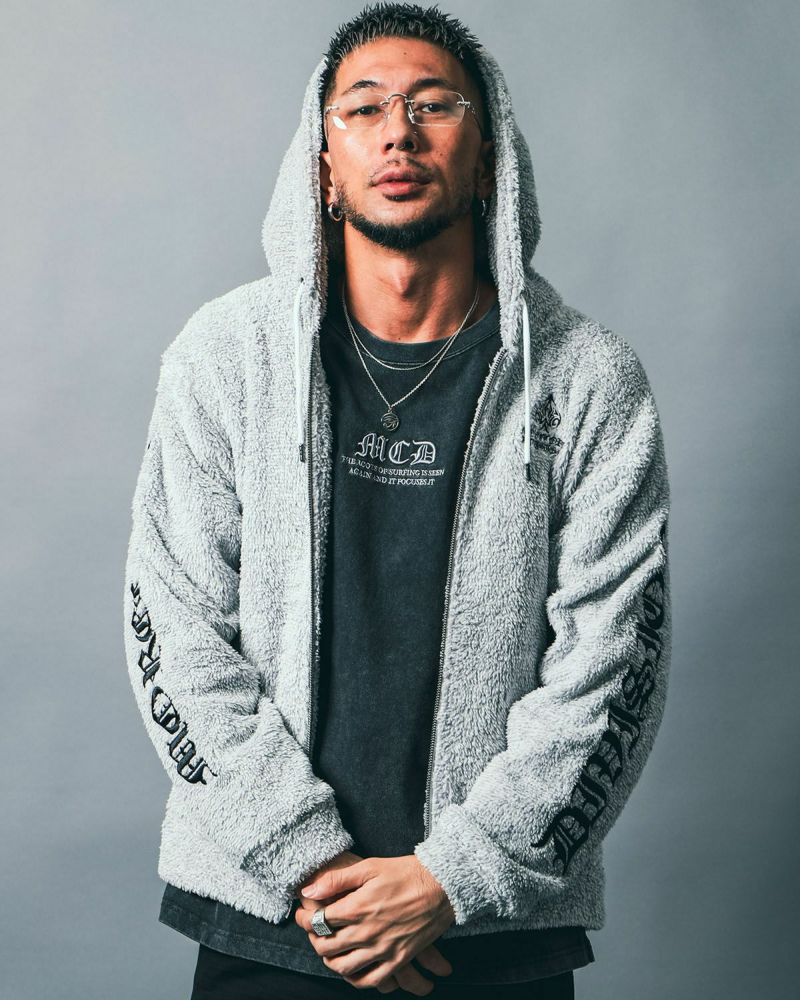 ホワイト:183cm(Lサイズ着用)