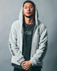 ホワイト:183cm(Lサイズ着用)