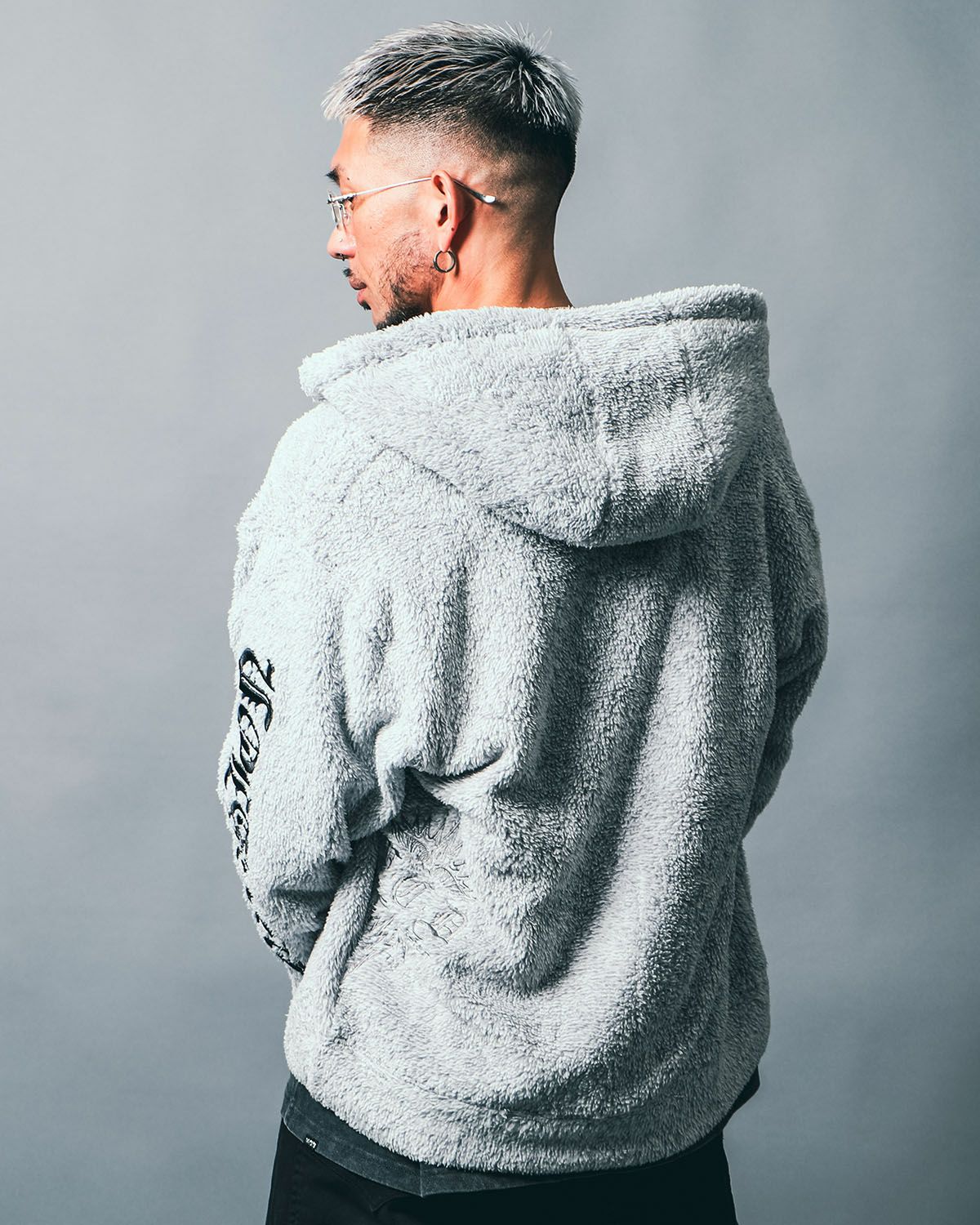 ホワイト:183cm(Lサイズ着用)