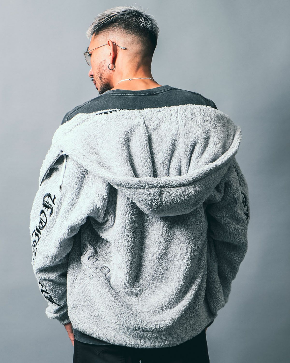 ホワイト:183cm(Lサイズ着用)