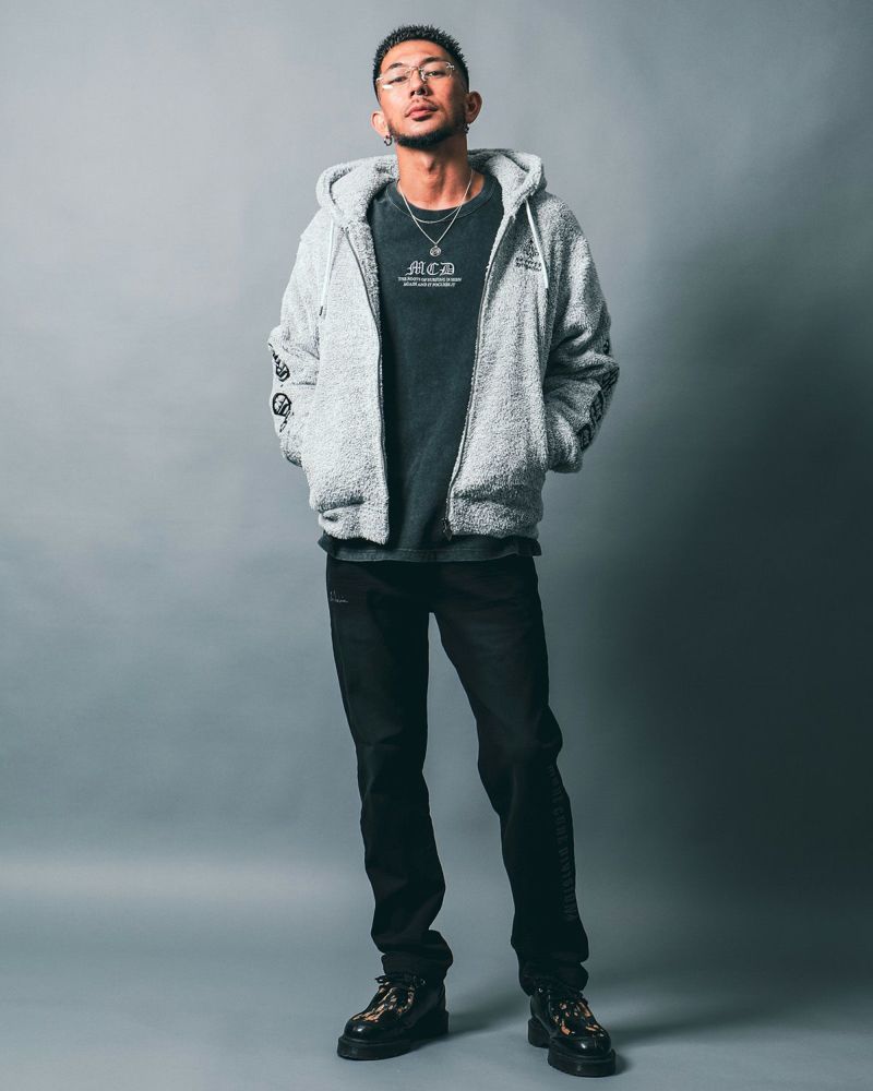 ホワイト:183cm(Lサイズ着用)