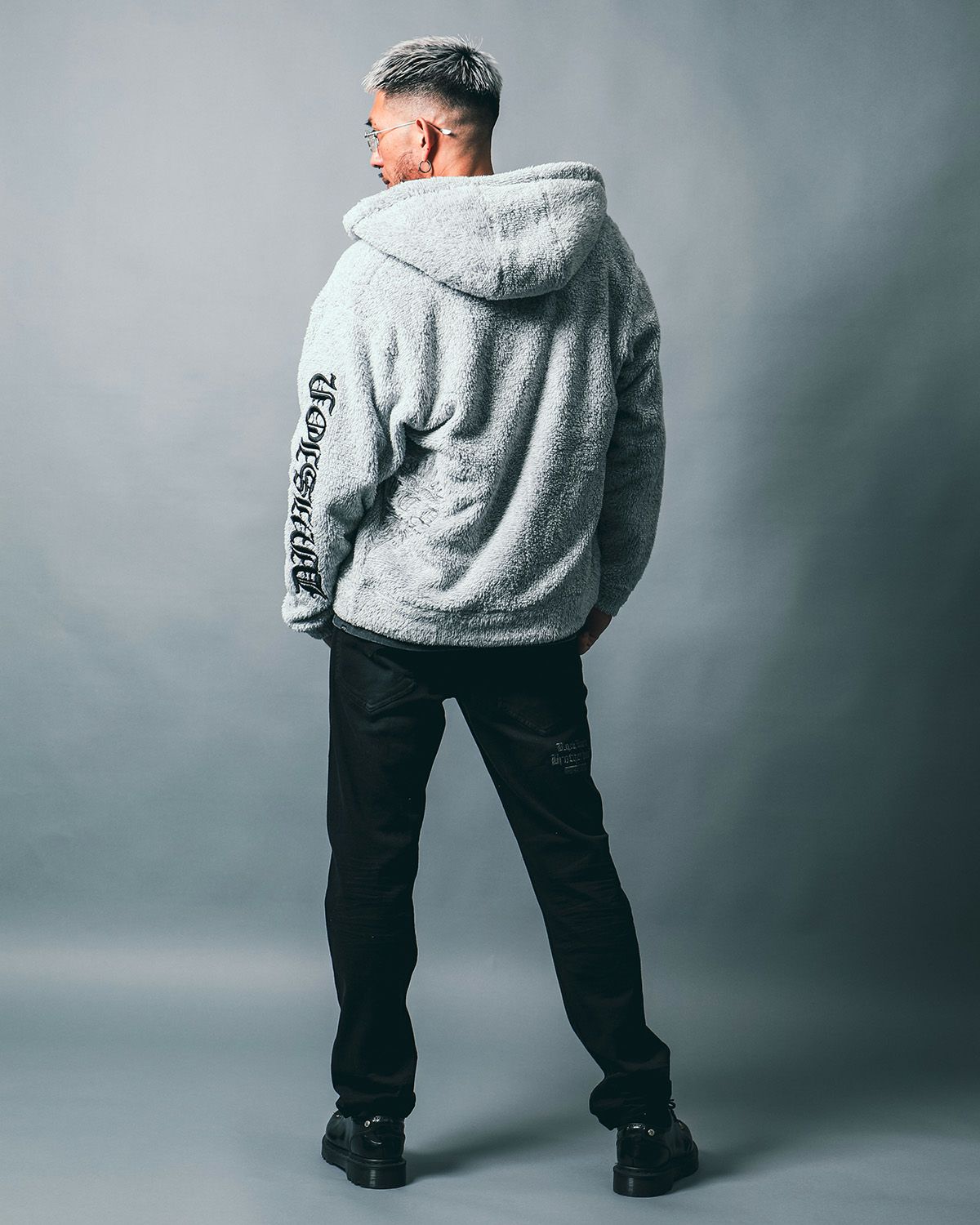 ホワイト:183cm(Lサイズ着用)