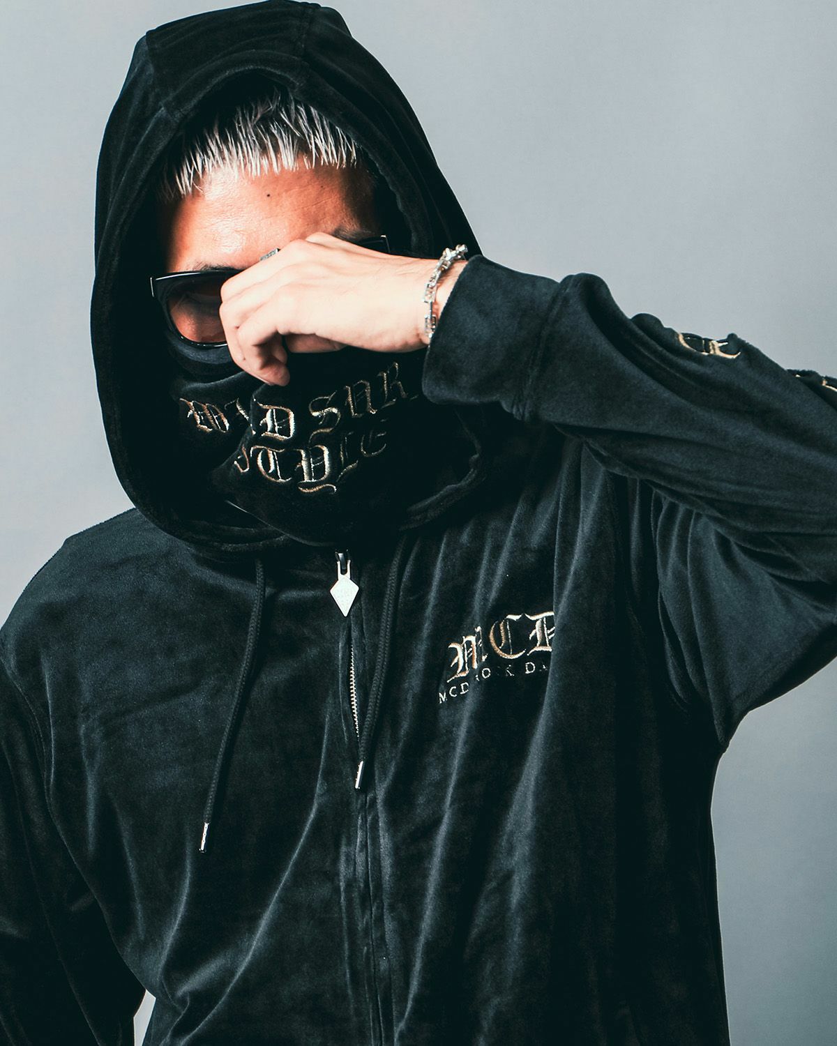 ゴールド:183cm(Lサイズ着用)