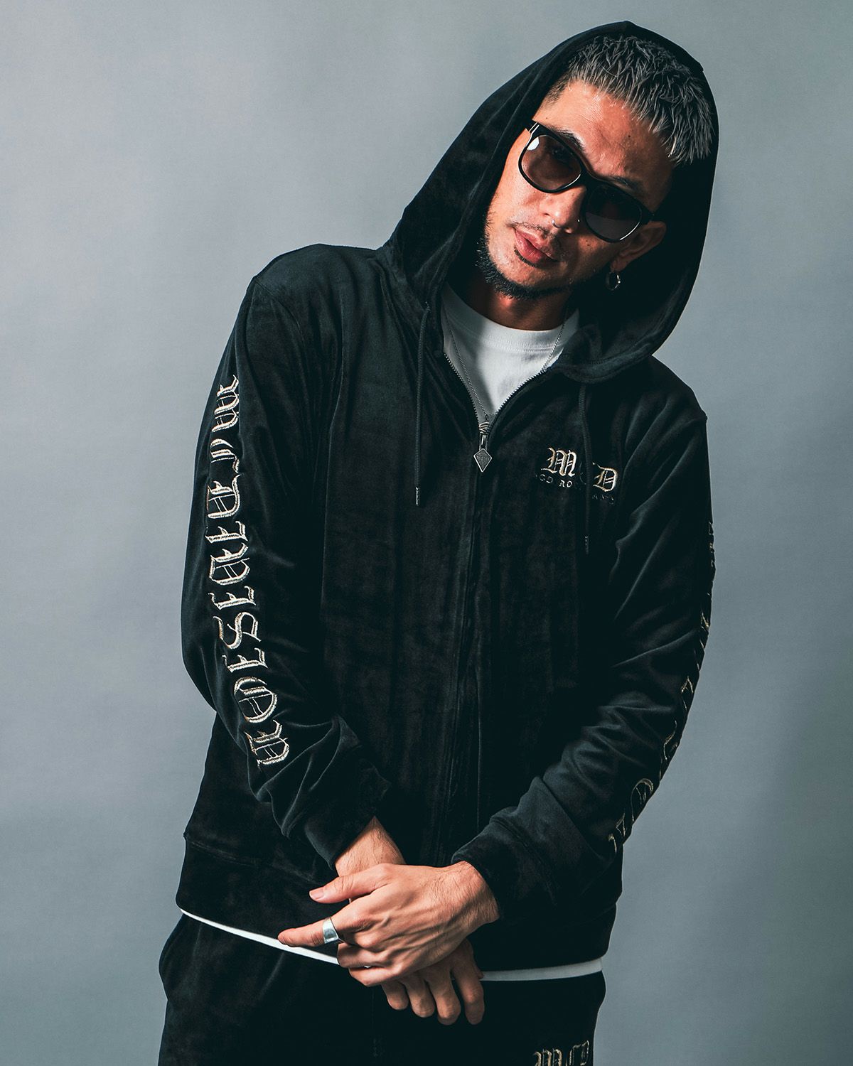 ゴールド:183cm(Lサイズ着用)