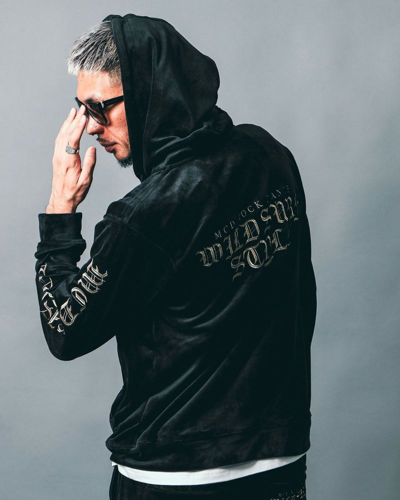 ゴールド:183cm(Lサイズ着用)