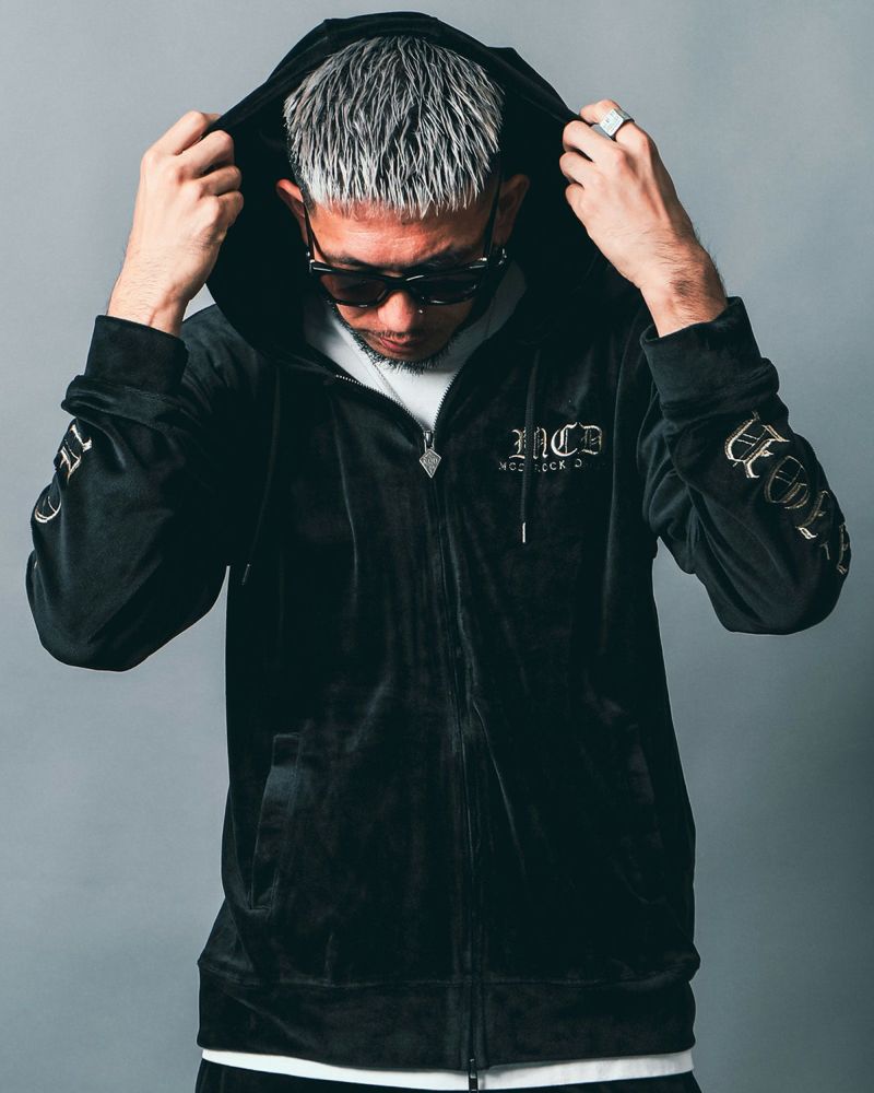 ゴールド:183cm(Lサイズ着用)