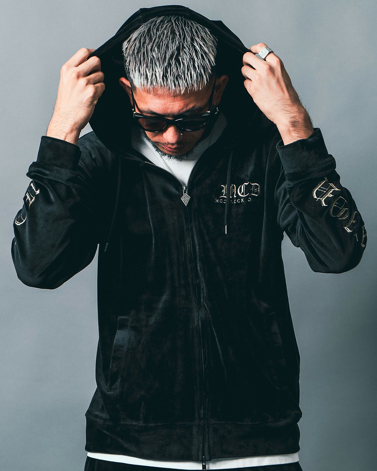 ゴールド:183cm(Lサイズ着用)