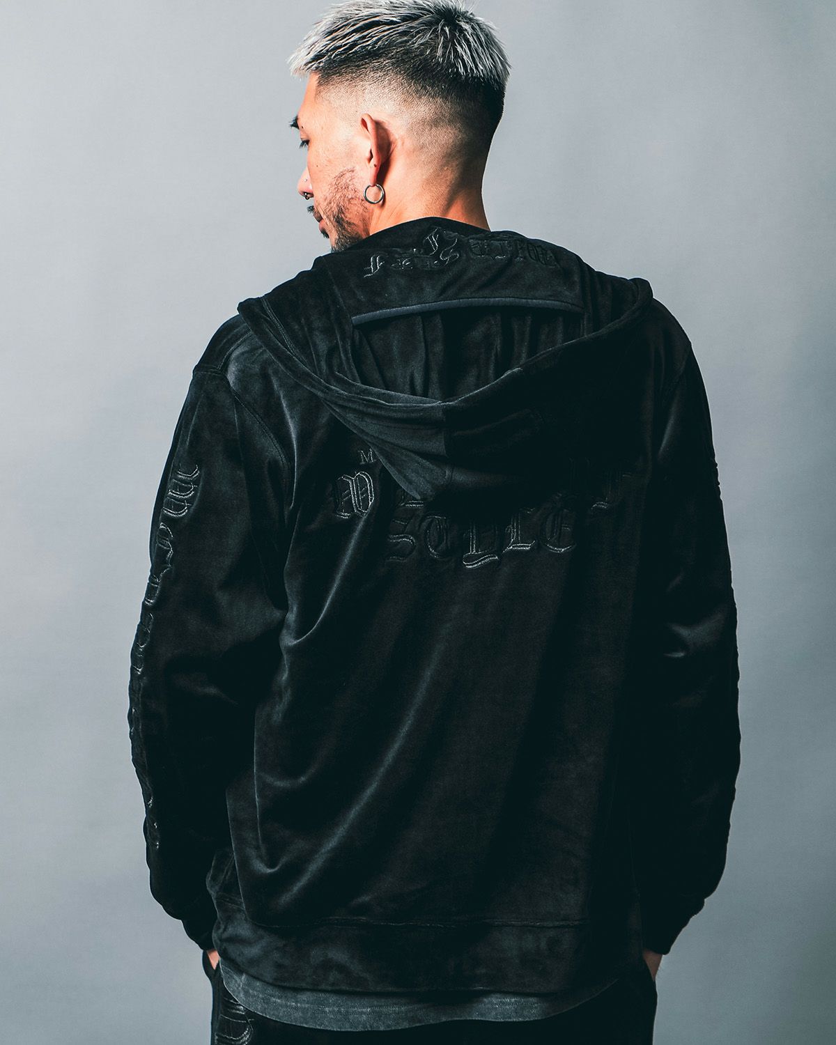 ブラック:183cm(Lサイズ着用)