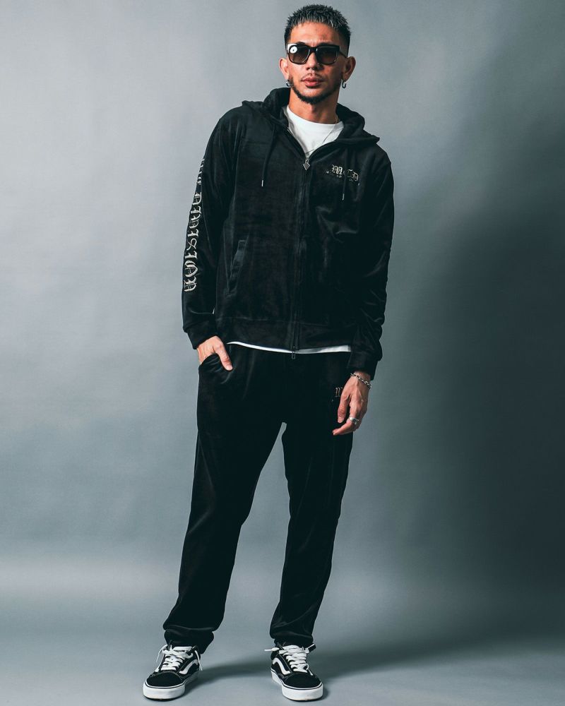 ゴールド:183cm(Lサイズ着用)