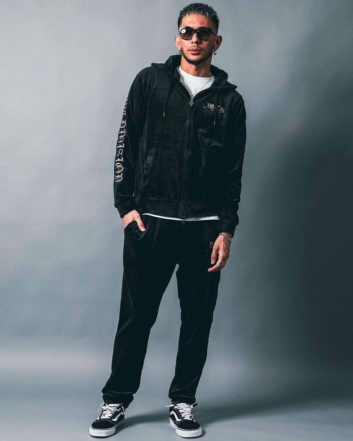 ゴールド:183cm(Lサイズ着用)