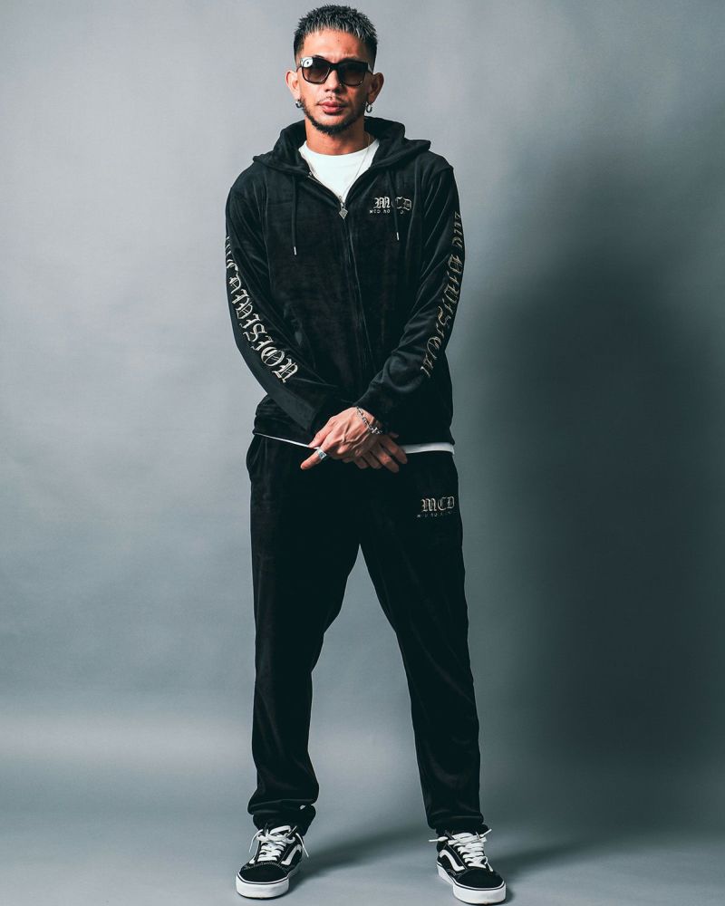 ゴールド:183cm(Lサイズ着用)