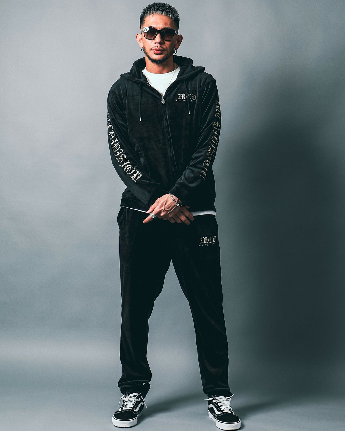 ゴールド:183cm(Lサイズ着用)