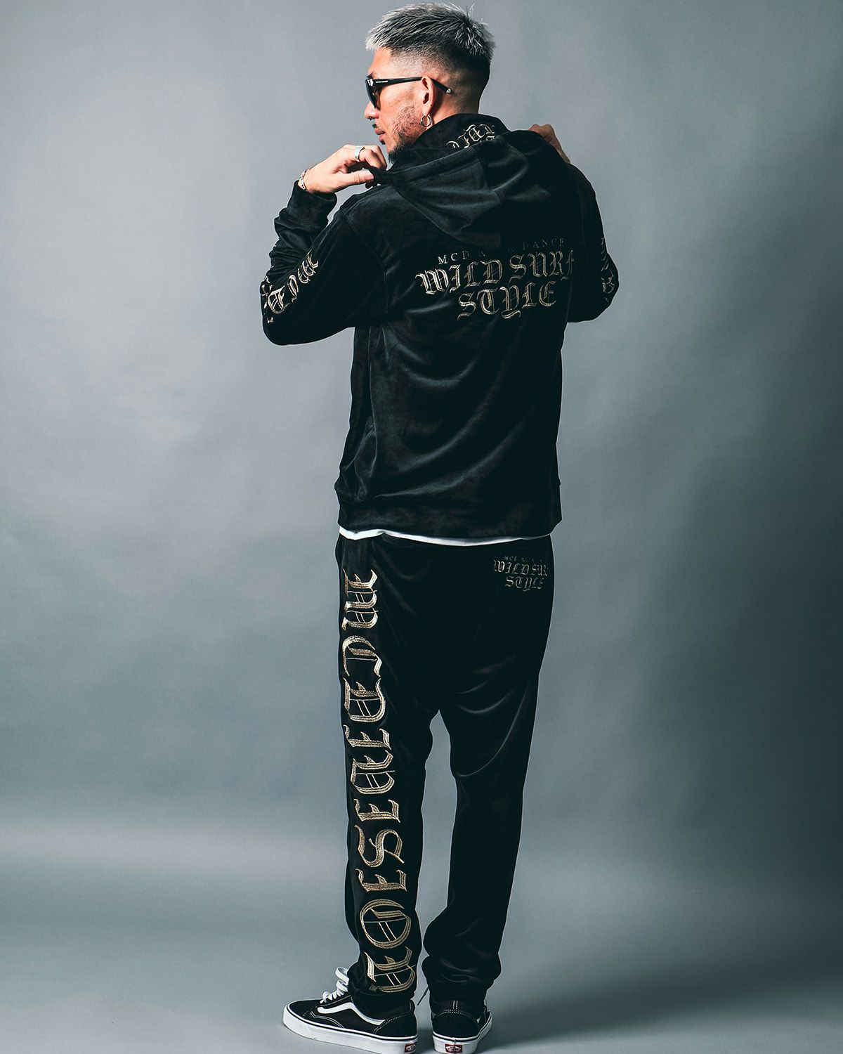 ゴールド:183cm(Lサイズ着用)