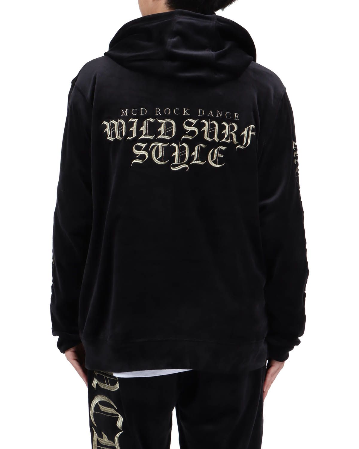 ゴールド：173cm63kg(Lサイズ着用)