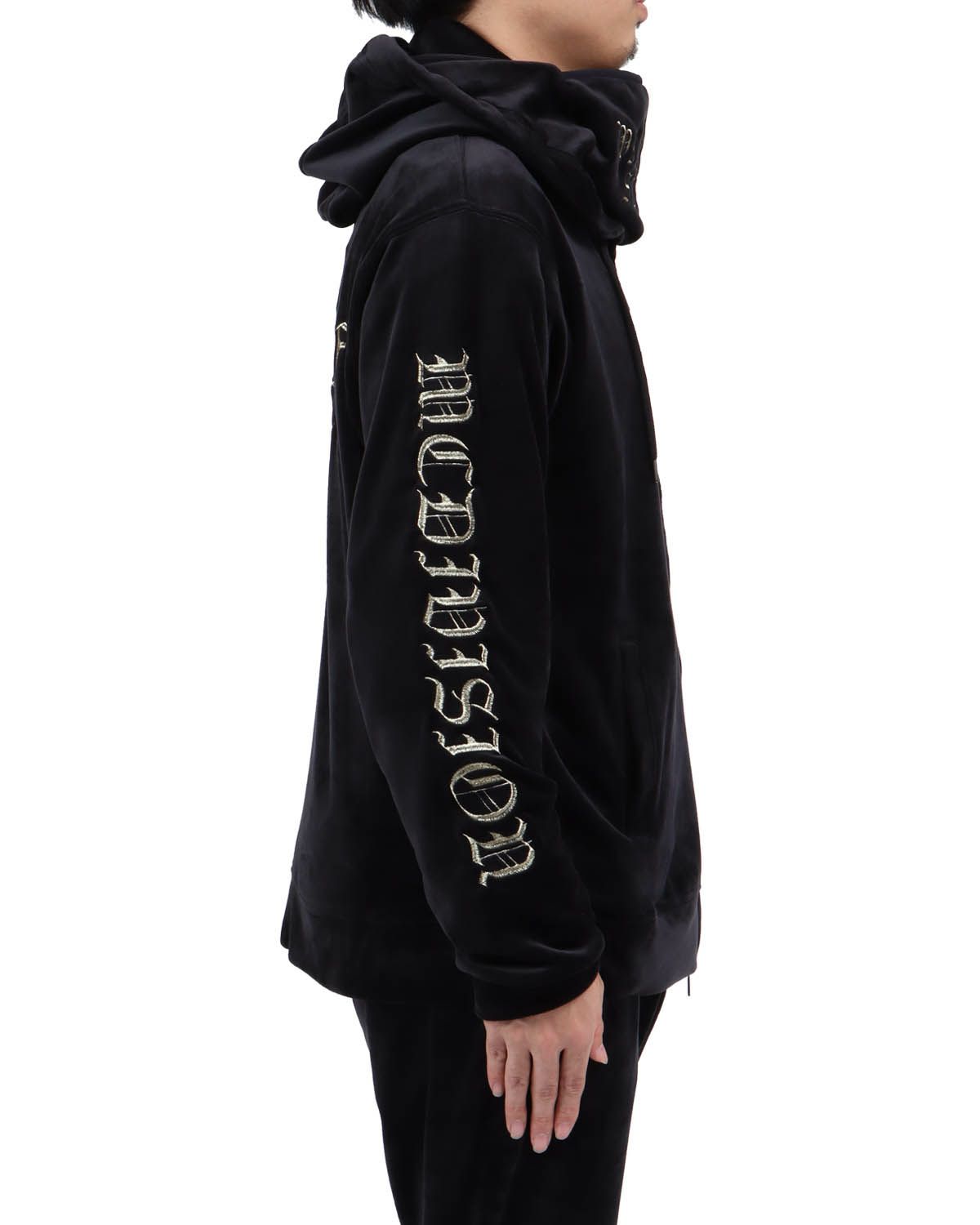 ゴールド：173cm63kg(Lサイズ着用)