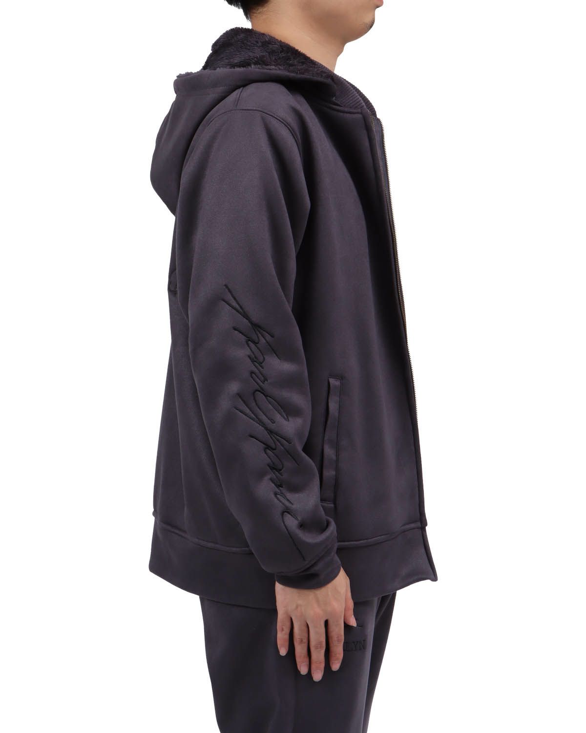 グレー：173cm63kg(Lサイズ着用)