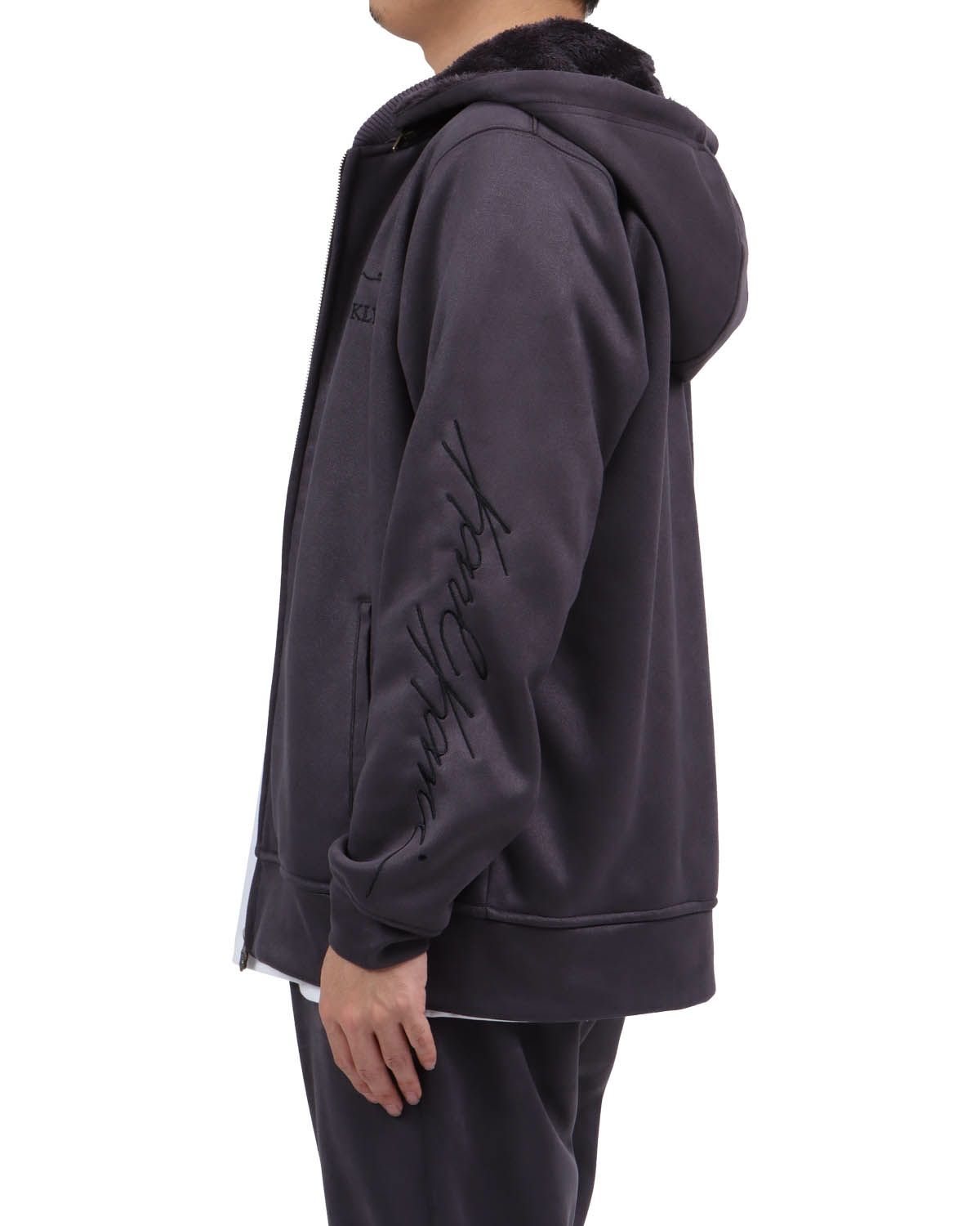 グレー：173cm63kg(Lサイズ着用)