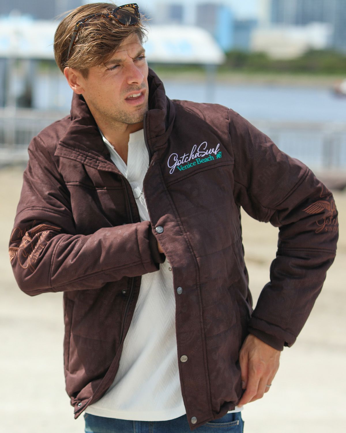 チョコレート：183cm/70kg(Lサイズ着用、フード無しVer.)