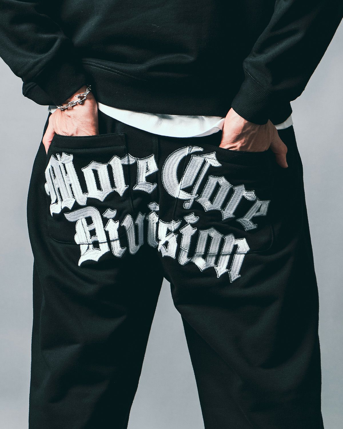 ブラック:183cm(Lサイズ着用)