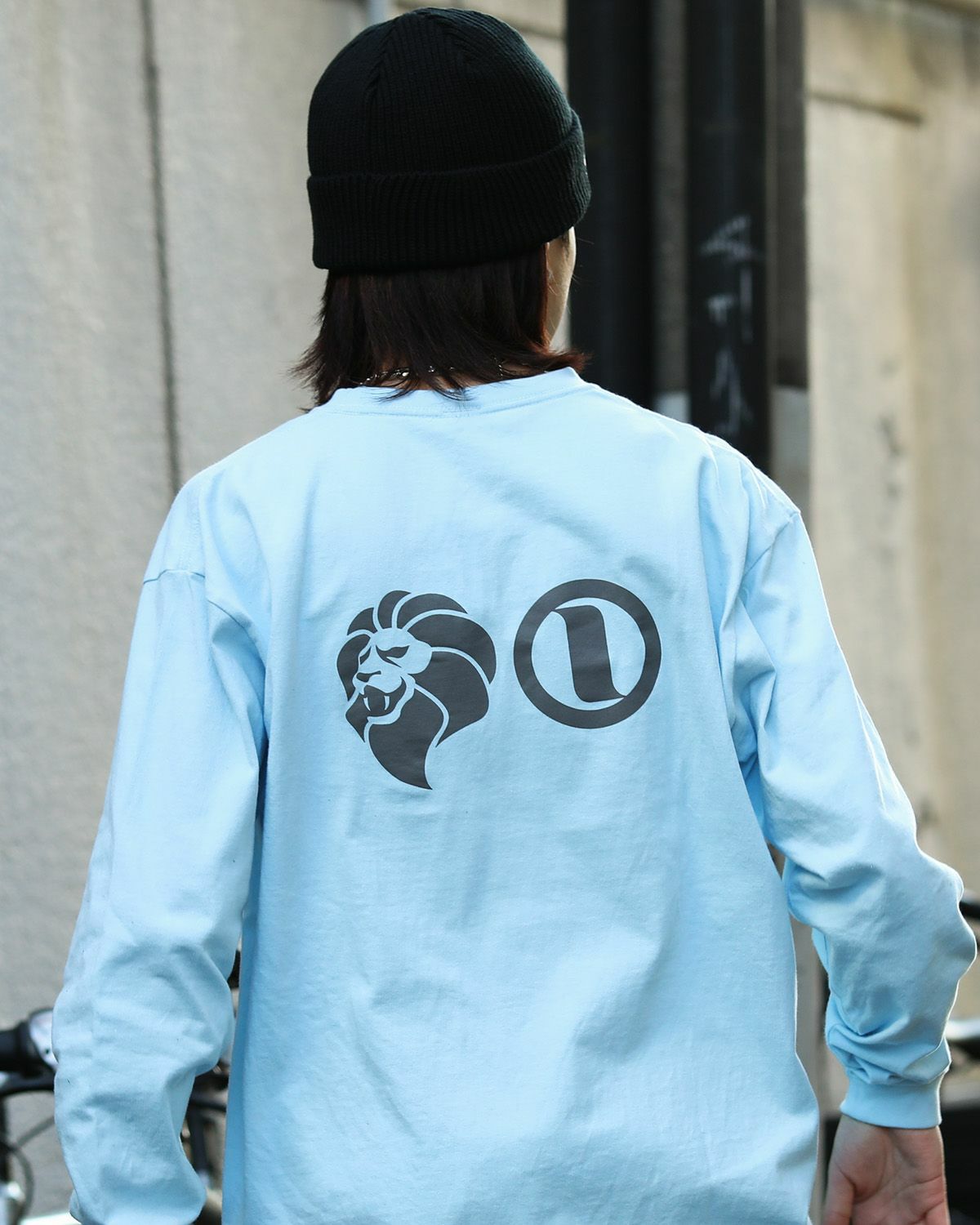 ライトブルー：168cm/55kg(Lサイズ着用)