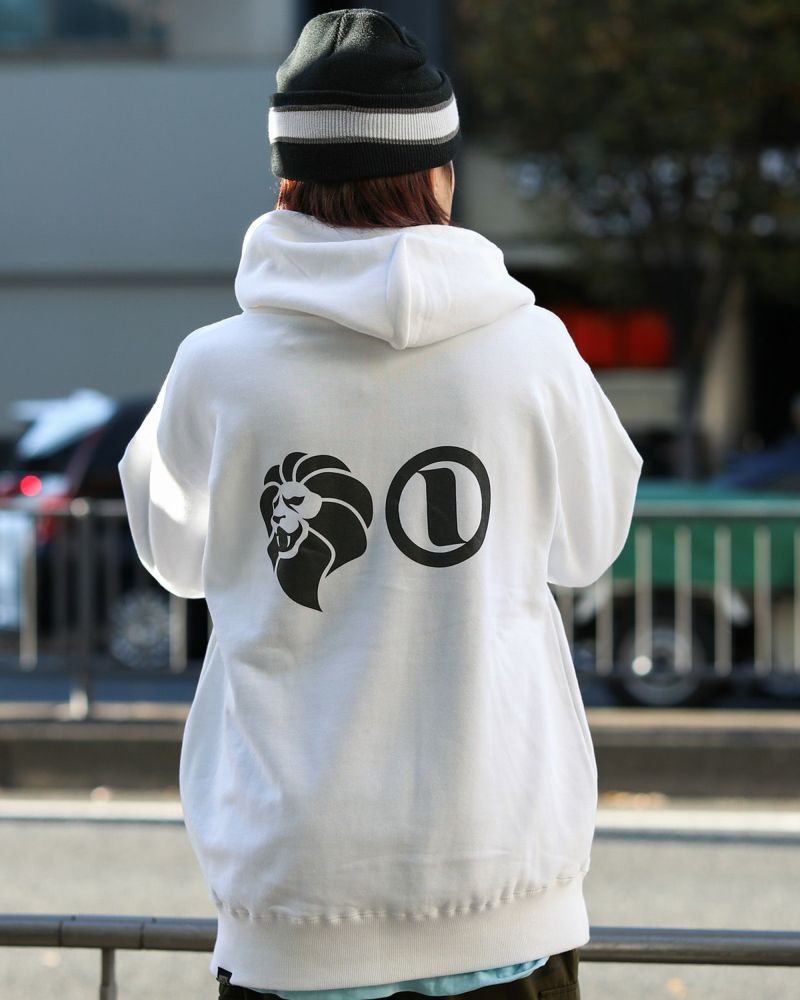 ホワイト：168cm/55kg(Lサイズ着用)