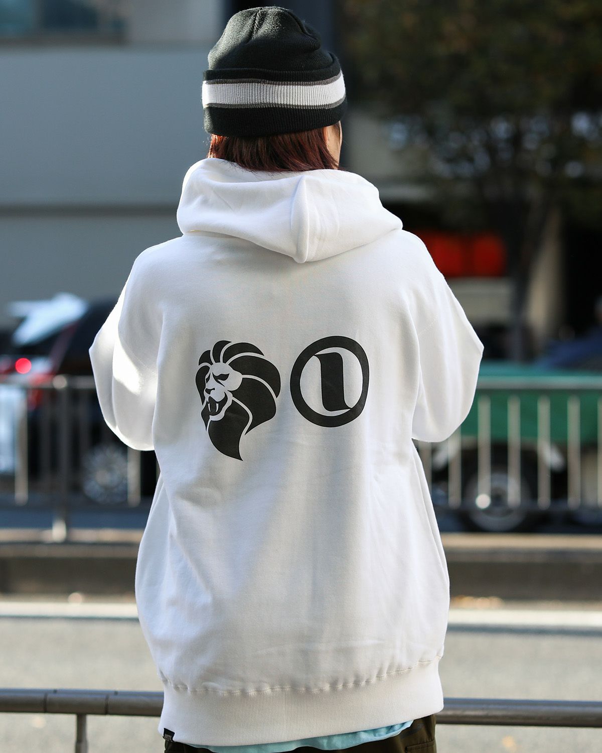 ホワイト：168cm/55kg(Lサイズ着用)