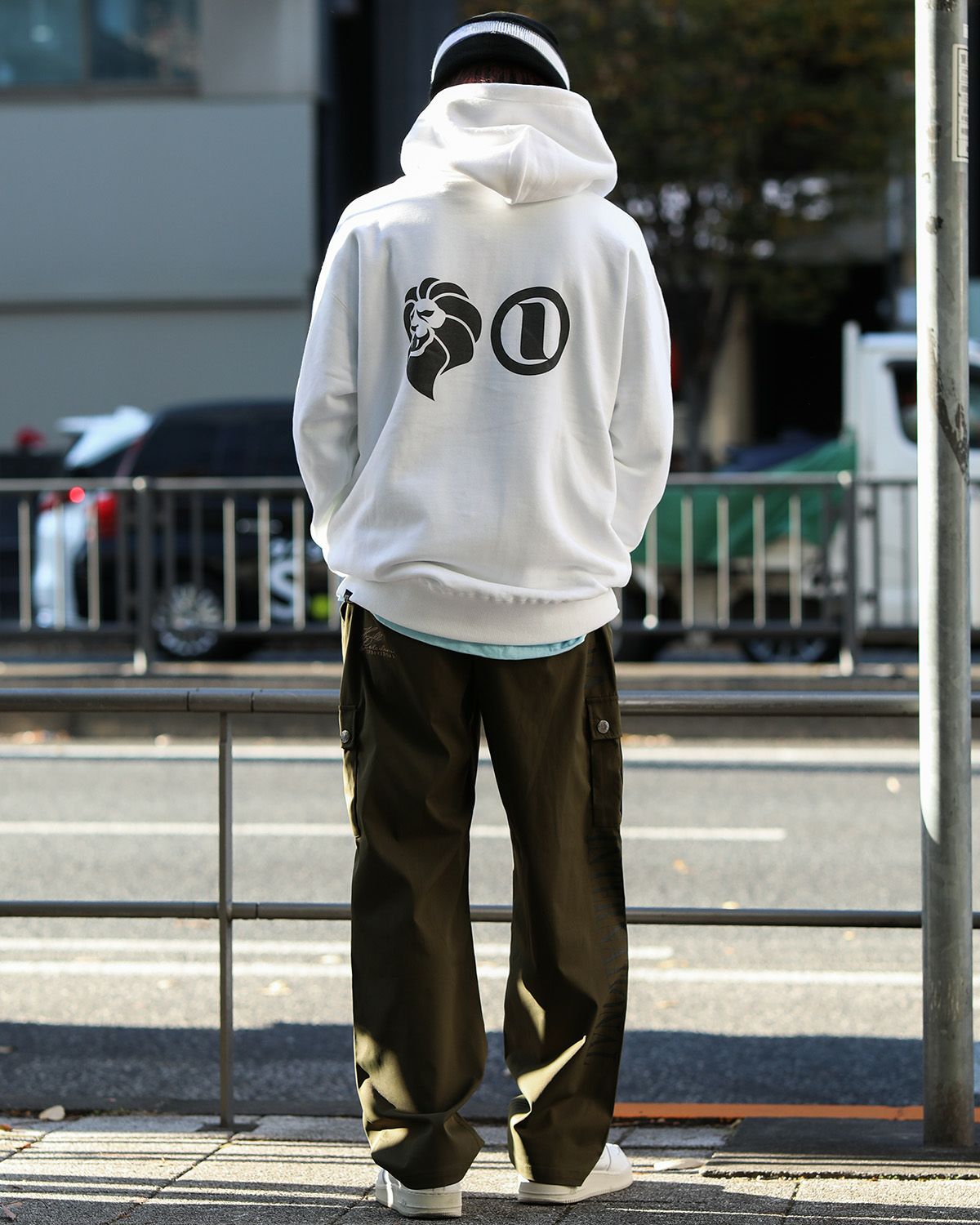 ホワイト：168cm/55kg(Lサイズ着用)