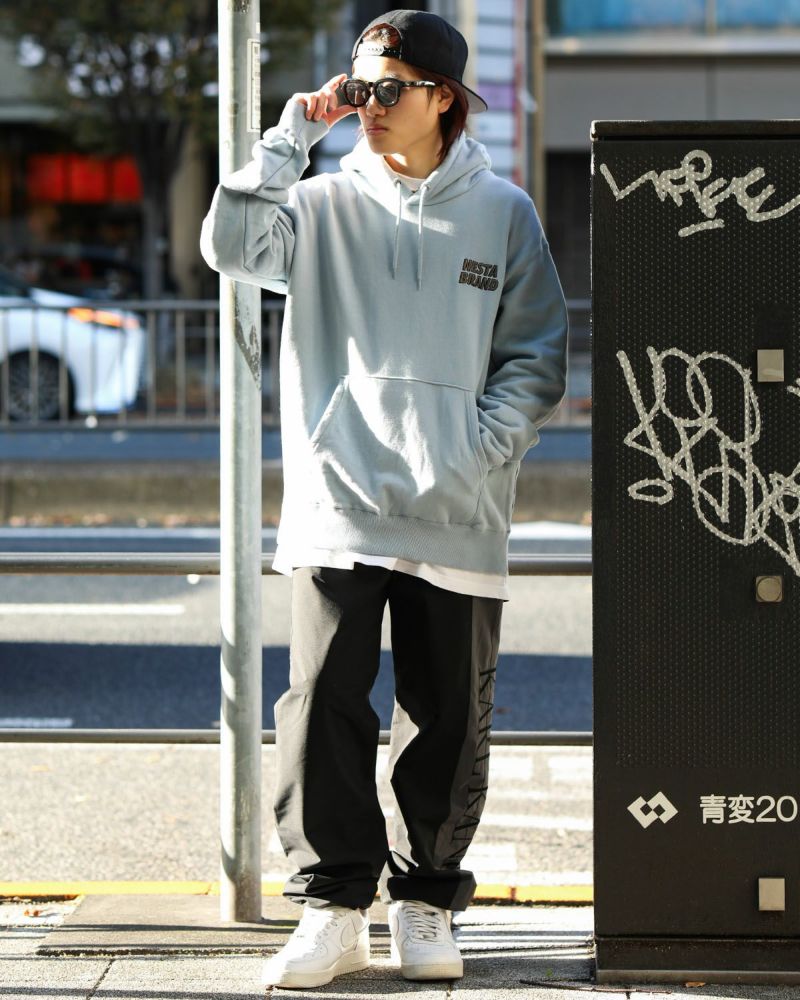 ライトブルー：168cm/55kg(Lサイズ着用)