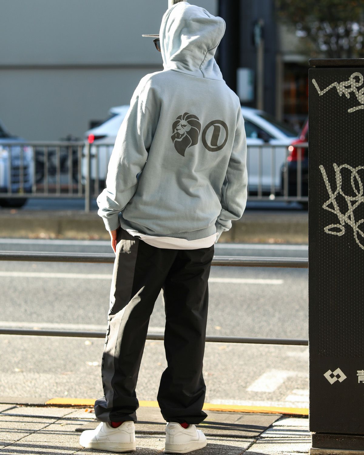 ライトブルー：168cm/55kg(Lサイズ着用)