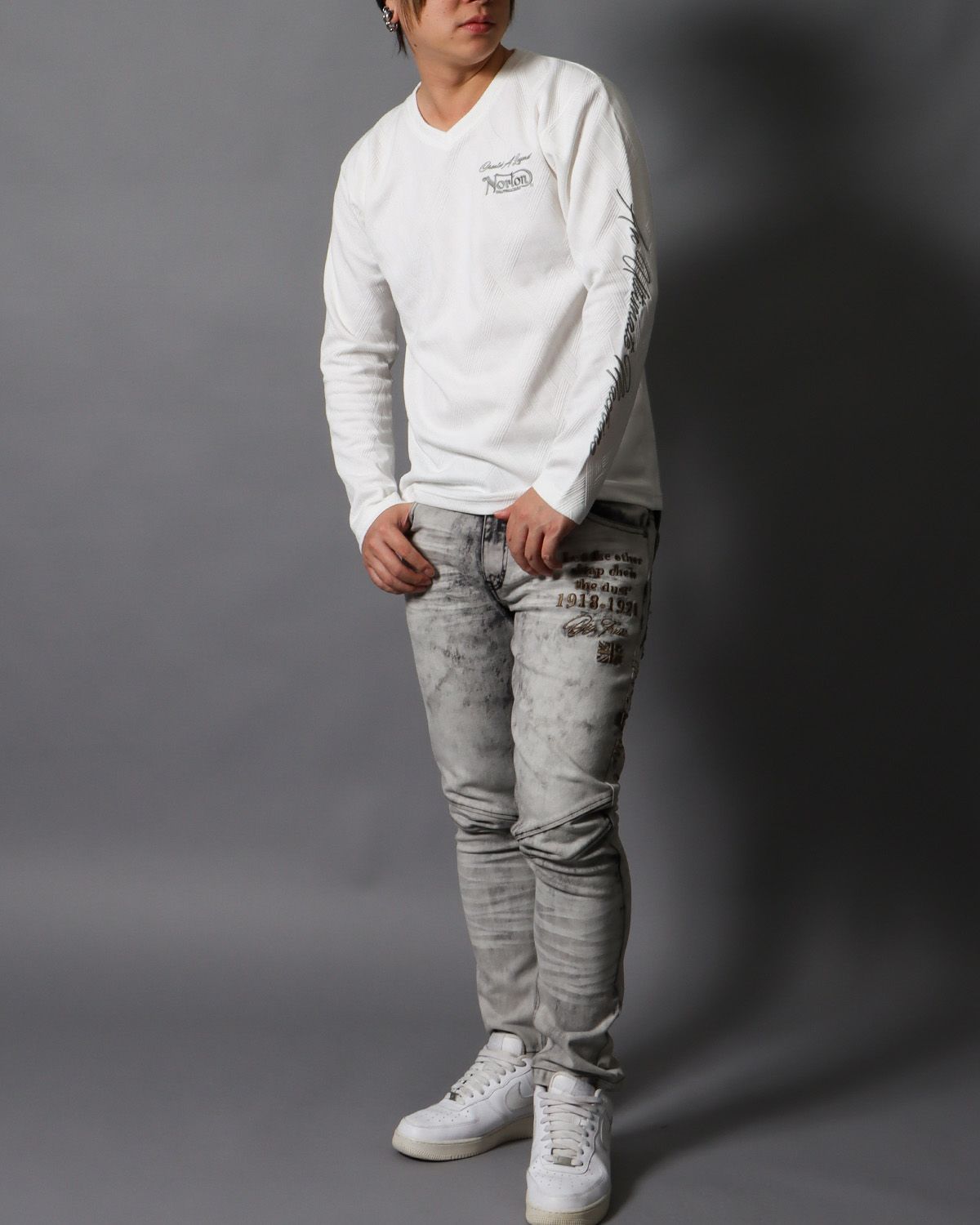 ホワイト：178cm/75kg(Lサイズ着用)