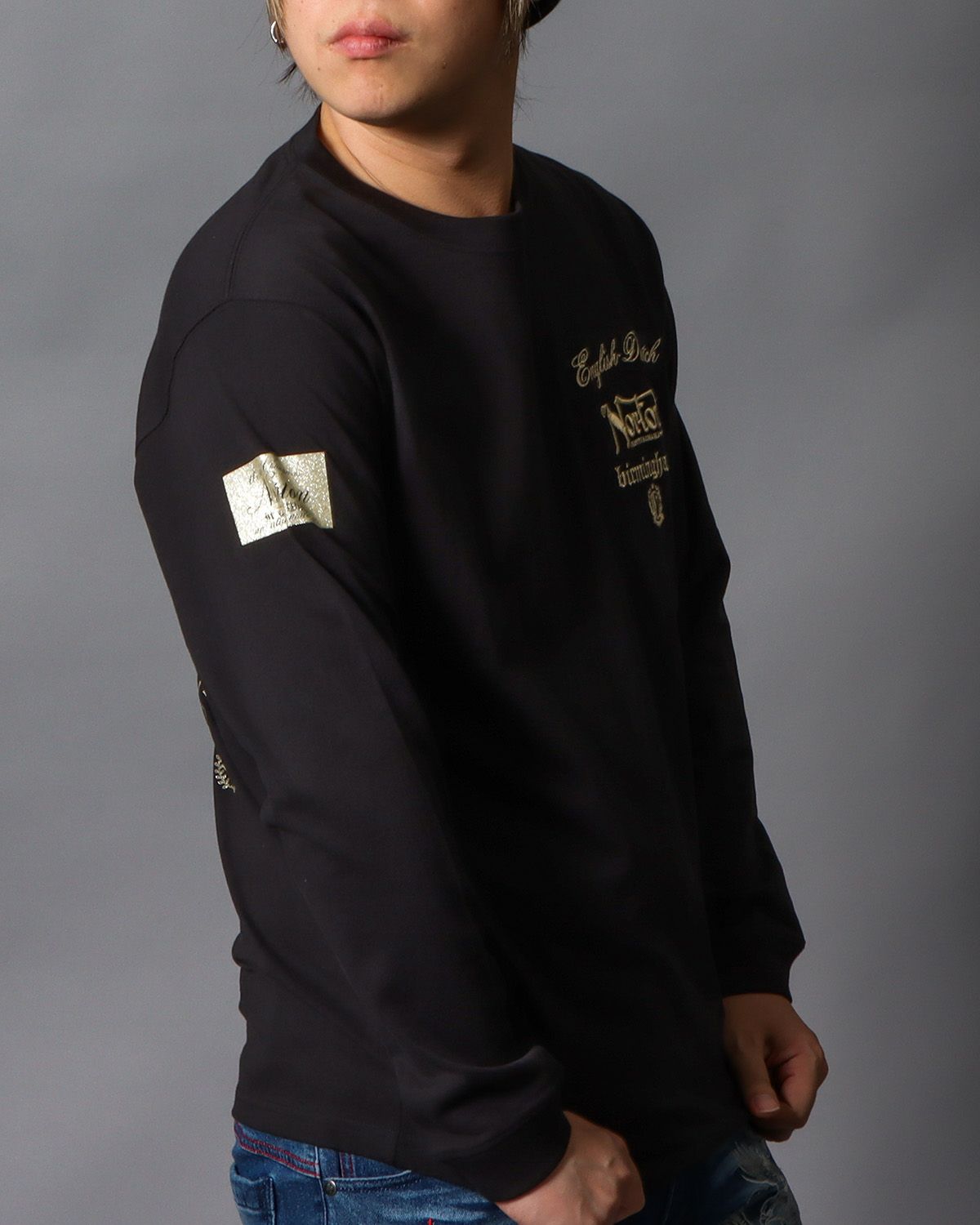 ゴールド：178cm/75kg(Lサイズ着用)