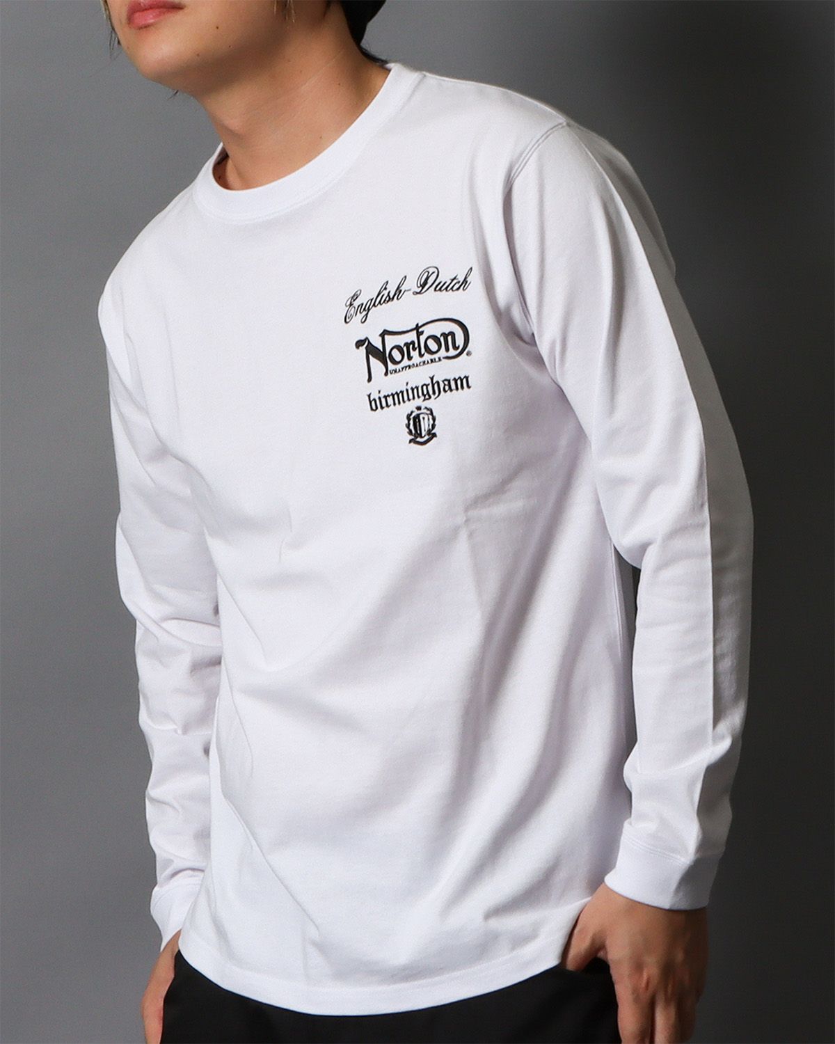 ホワイト：178cm/75kg(Lサイズ着用)