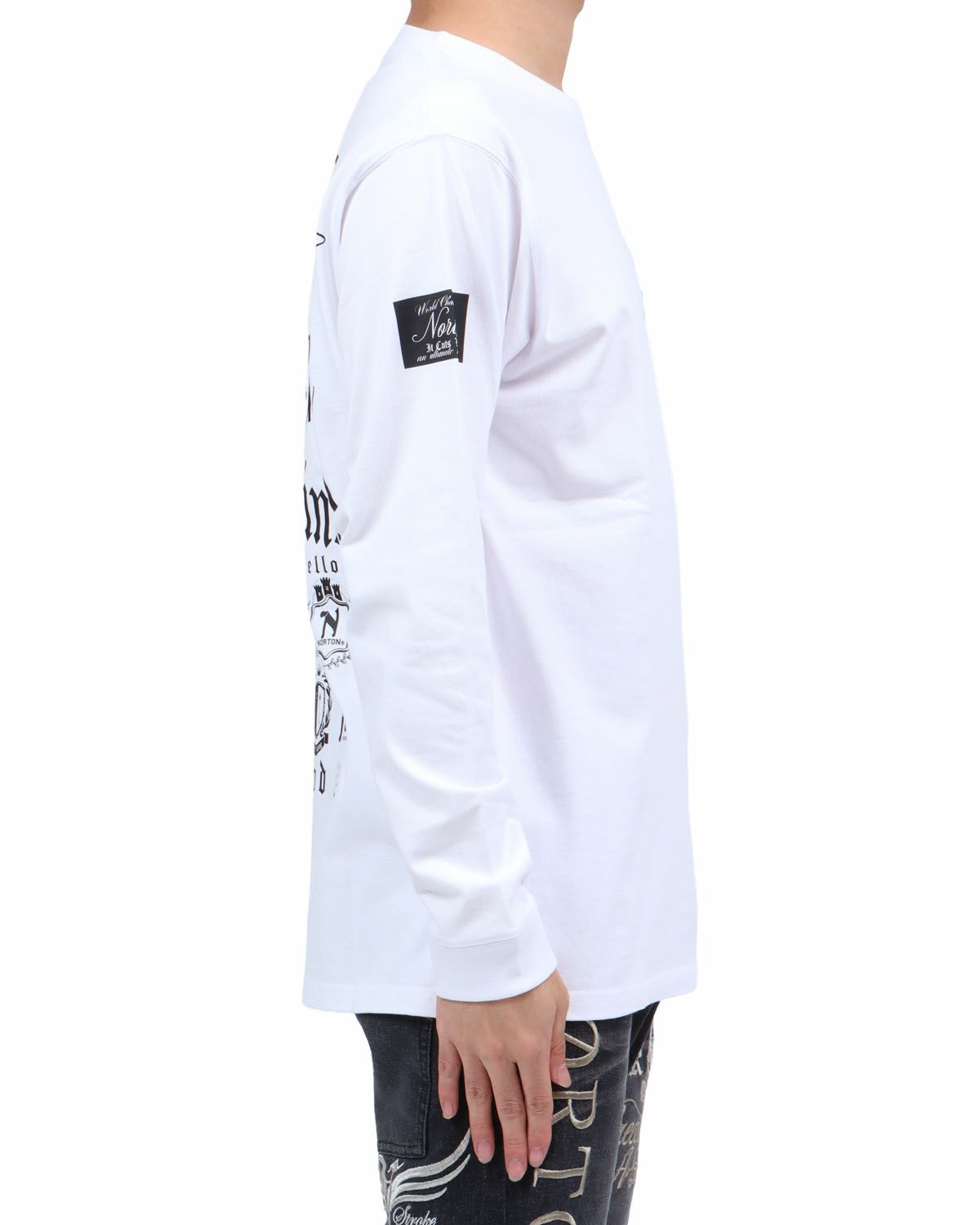 ホワイト：173cm63kg(Lサイズ着用)