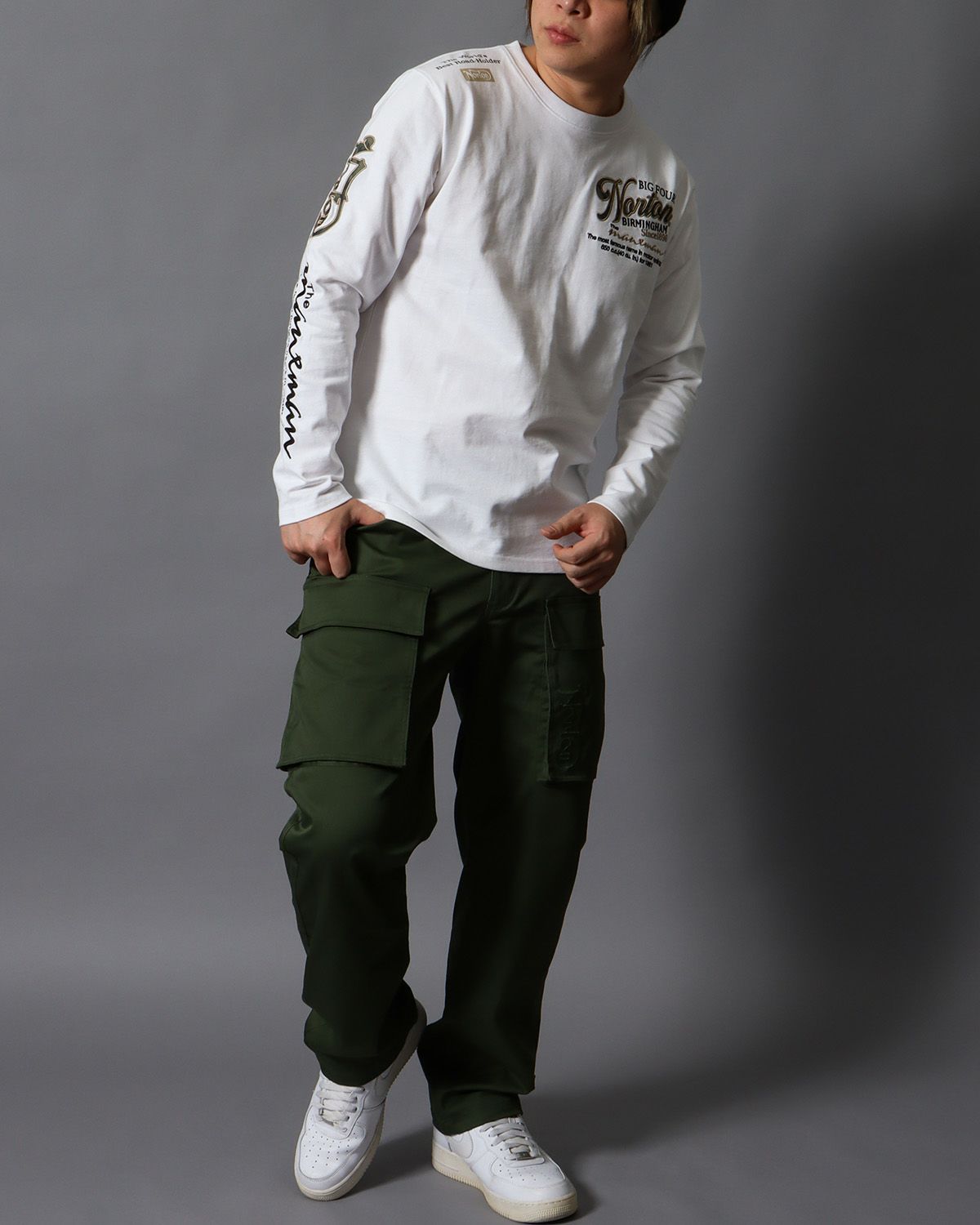 ホワイト：178cm/75kg(Lサイズ着用)