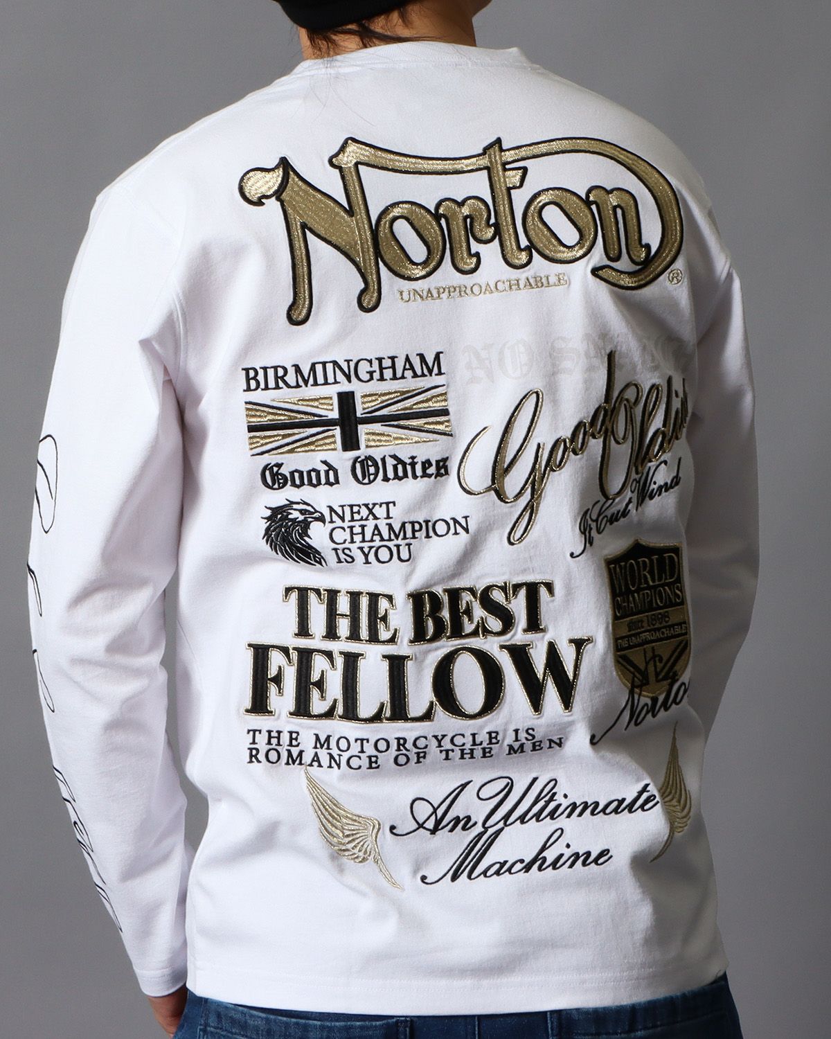 ホワイト：178cm/75kg(Lサイズ着用)