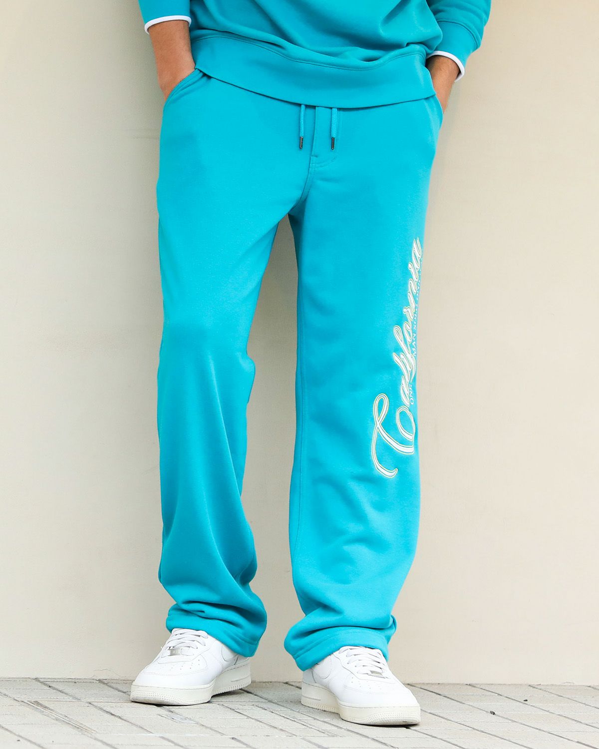 ターコイズ：180cm/70kg(Lサイズ着用)