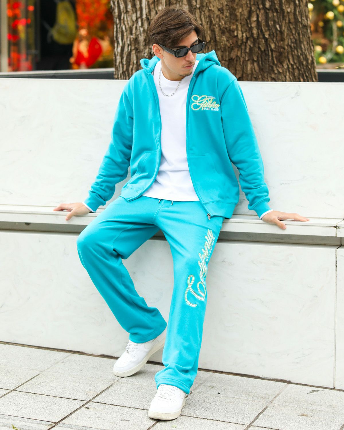 ターコイズ：180cm/70kg(Lサイズ着用)