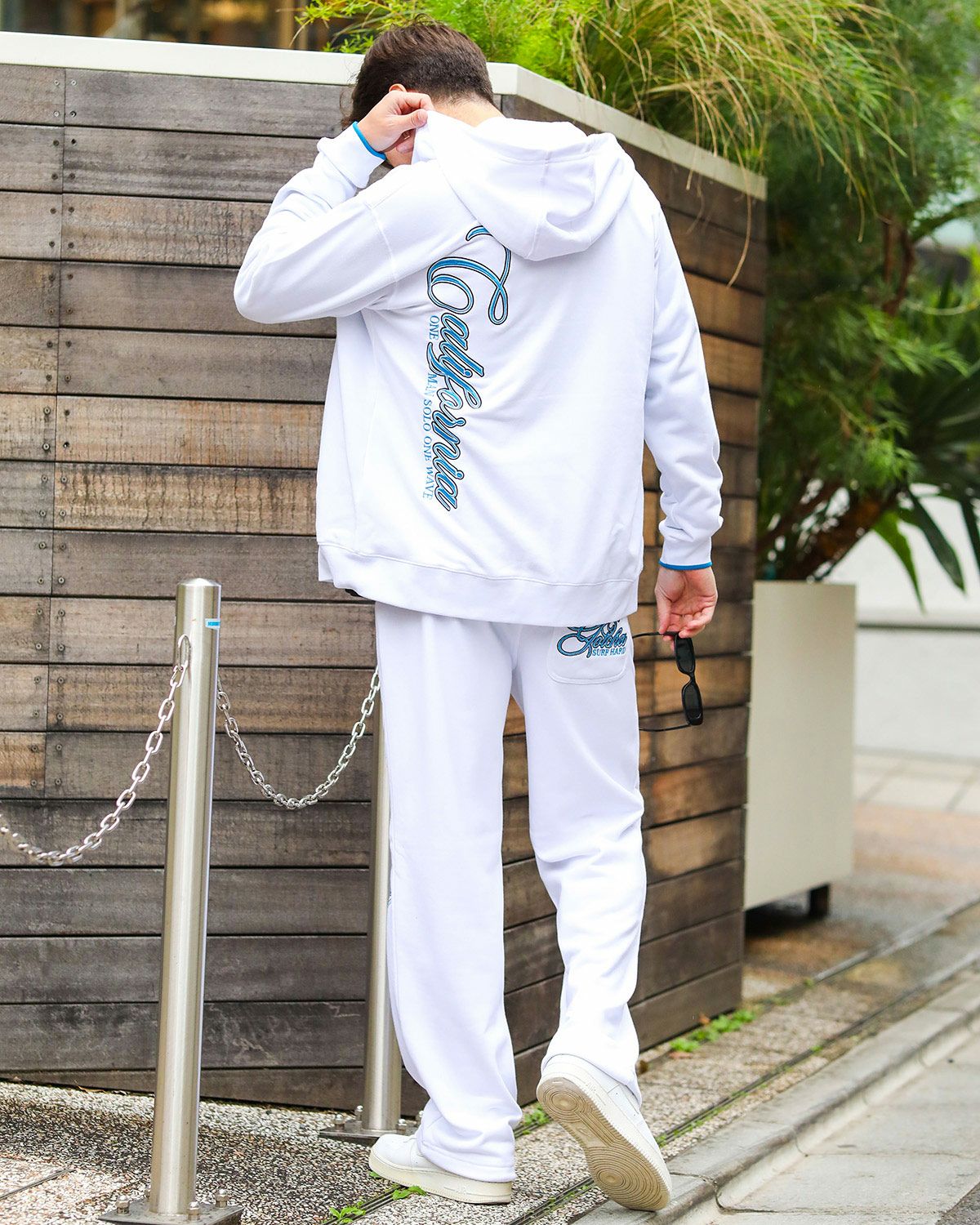 ホワイト：180cm/70kg(Lサイズ着用)