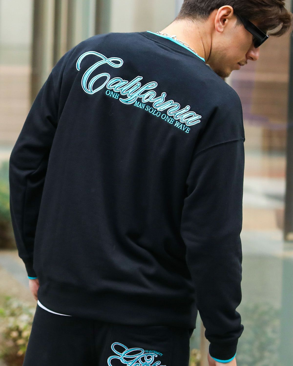 ブラック：180cm/70kg(Lサイズ着用)