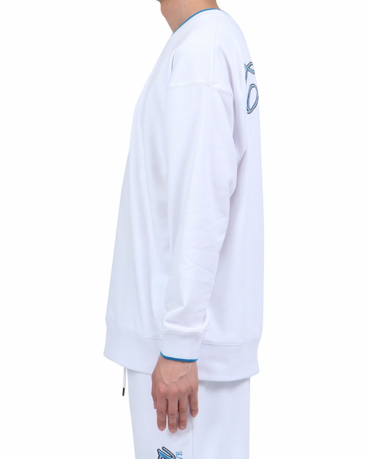 ホワイト：174cm62kg(Lサイズ着用)