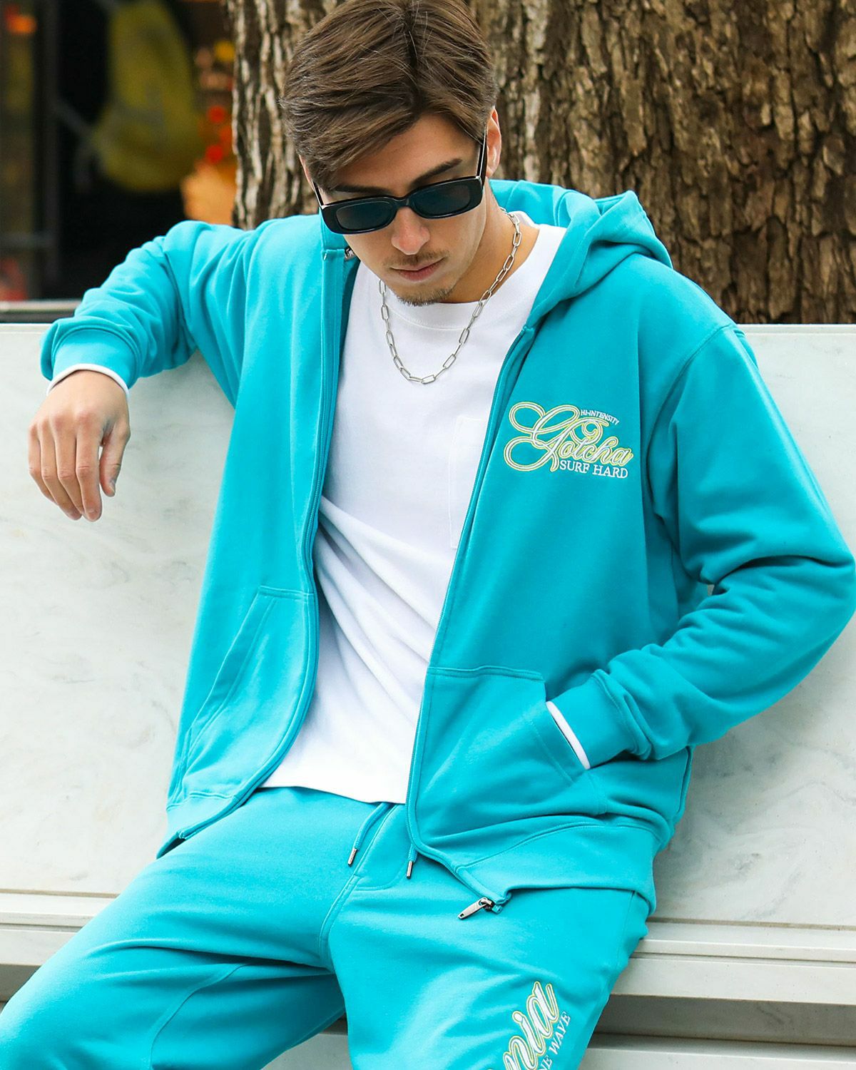 ターコイズ：180cm/70kg(Lサイズ着用)