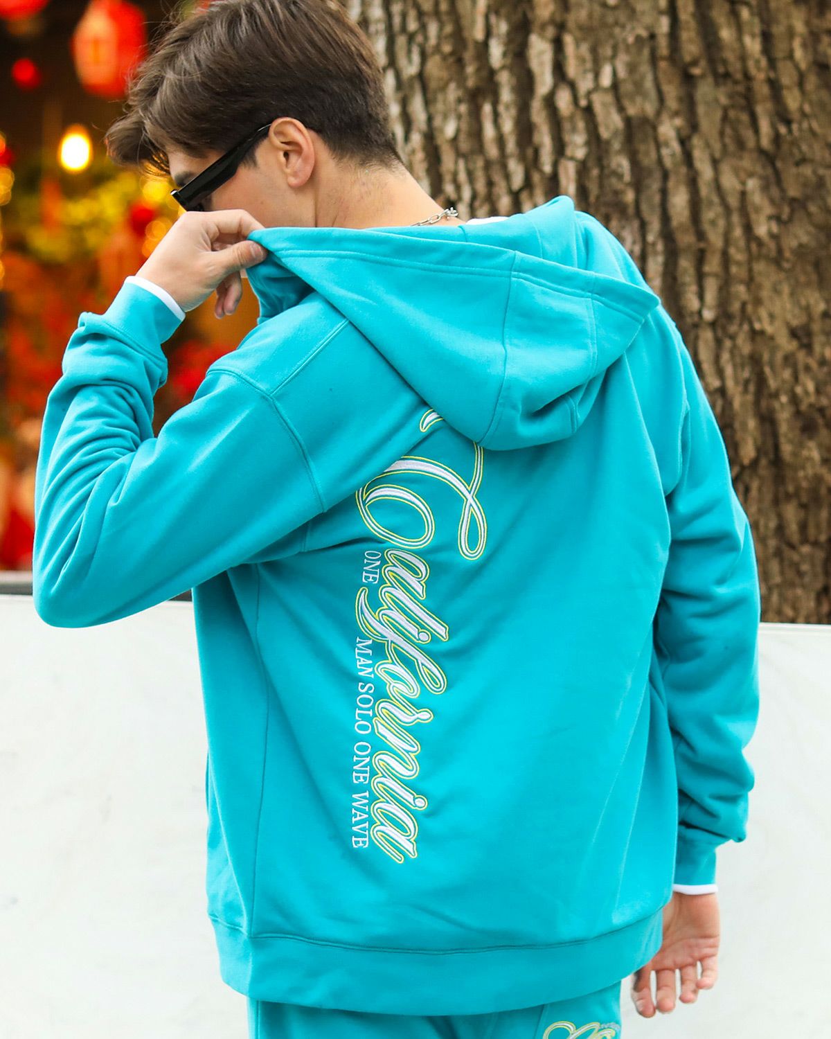 ターコイズ：180cm/70kg(Lサイズ着用)