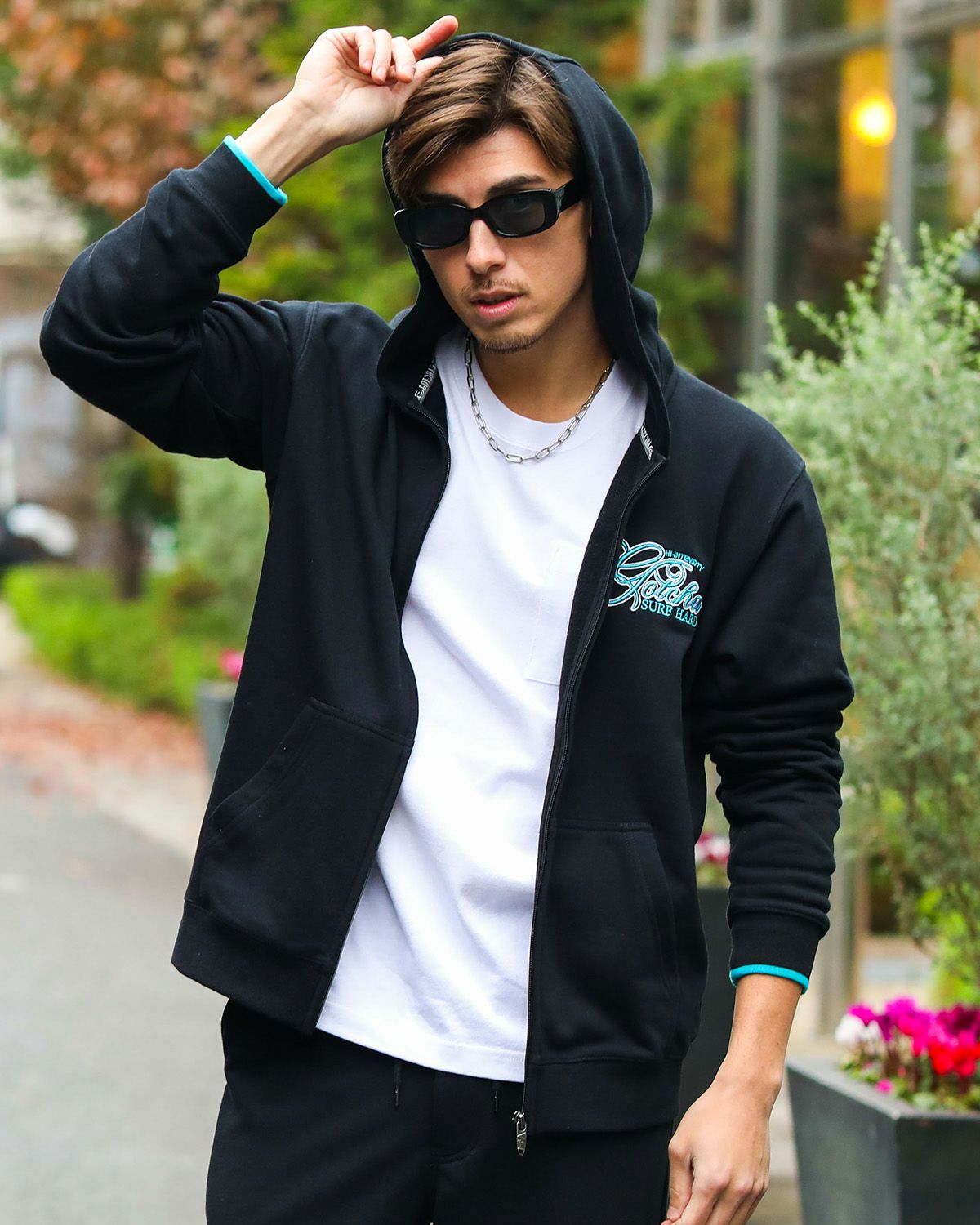 ブラック：180cm/70kg(Lサイズ着用)