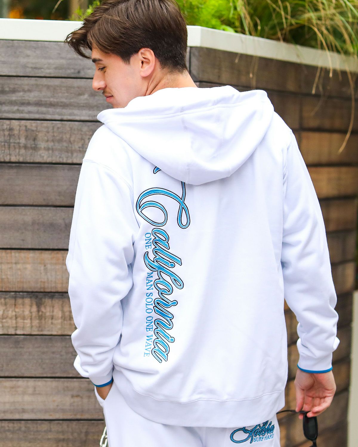 ホワイト：180cm/70kg(Lサイズ着用)