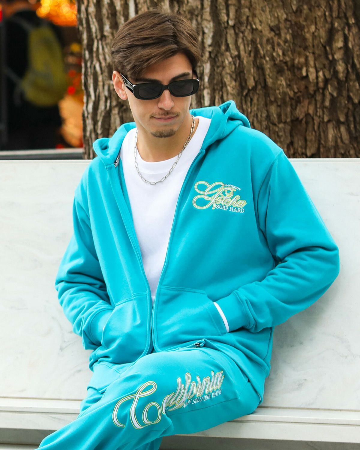 ターコイズ：180cm/70kg(Lサイズ着用)