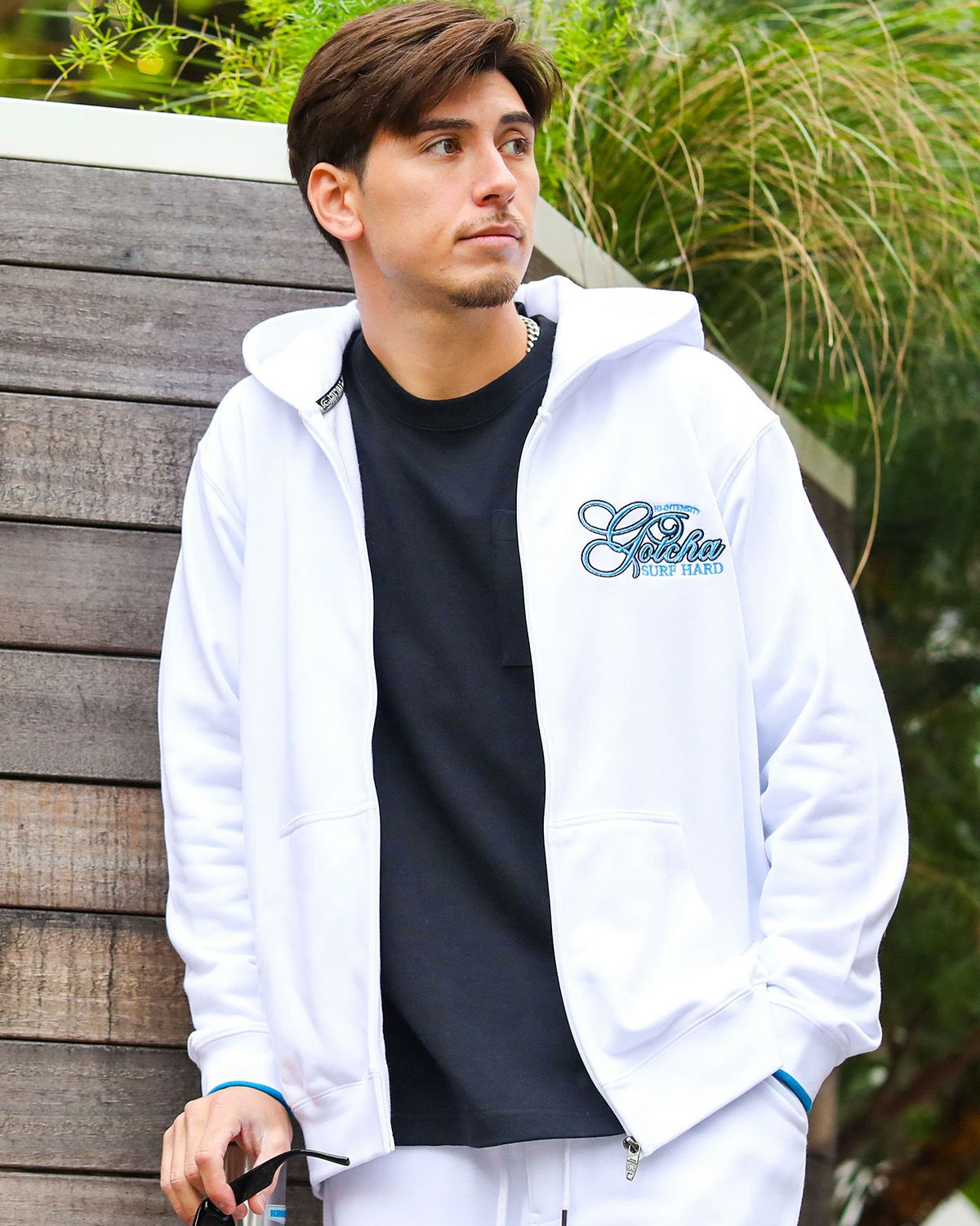 リミテッド カラーロゴ ジップパーカー