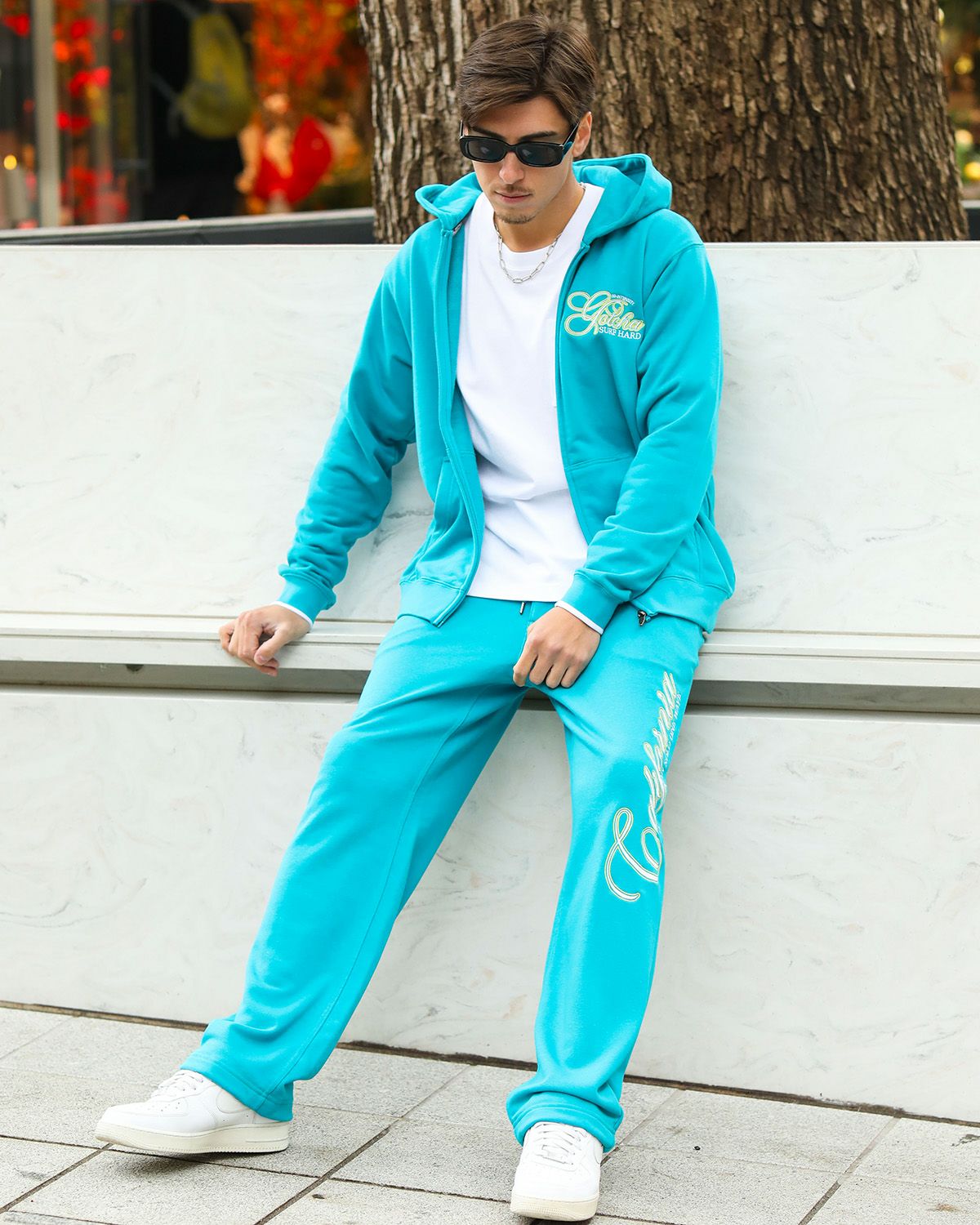 ターコイズ：180cm/70kg(Lサイズ着用)